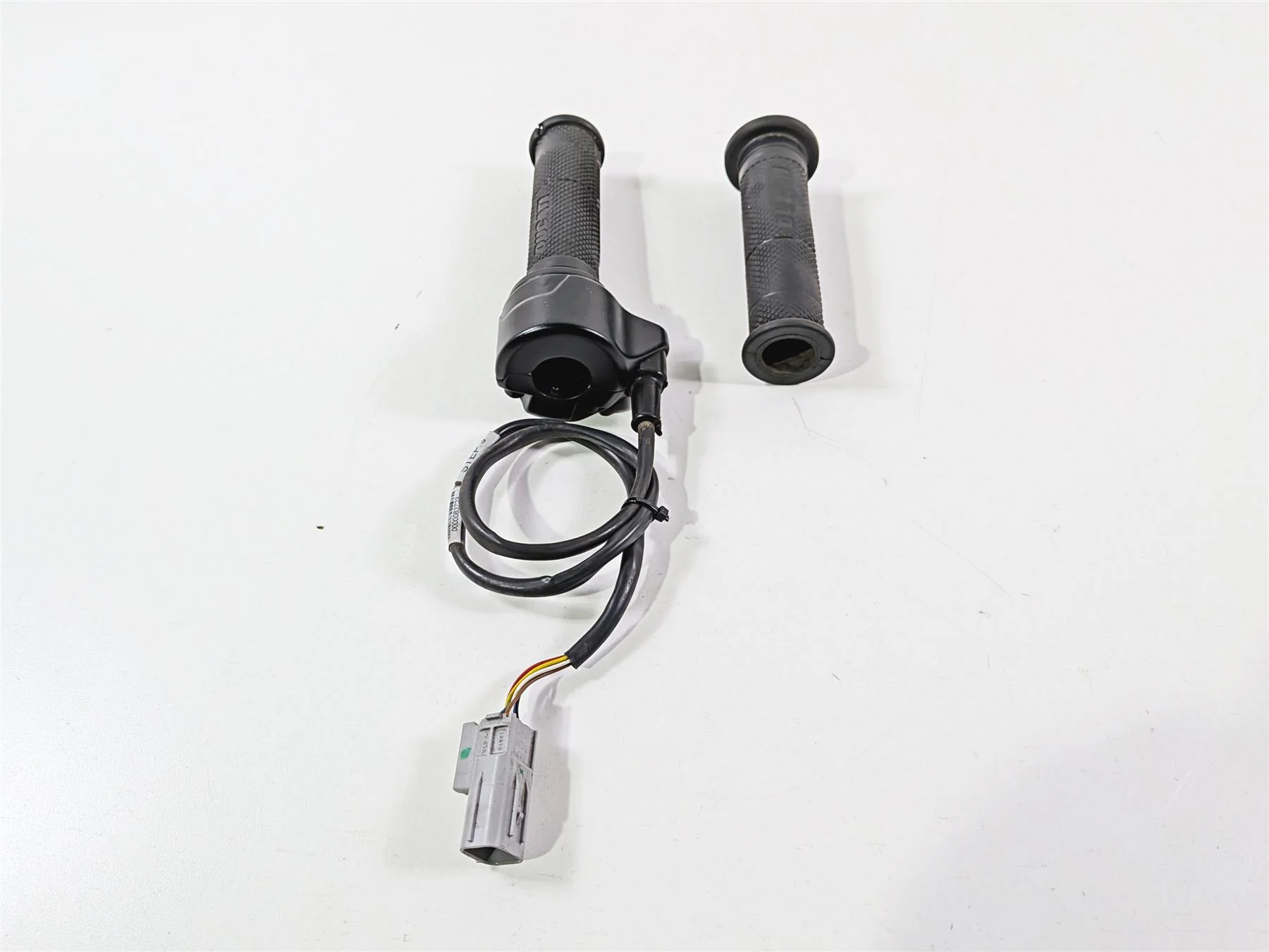 2016 Ducati Hypermotard 939 SP Ride By Wire Throttle Grip Set 66020033E - Image 3
