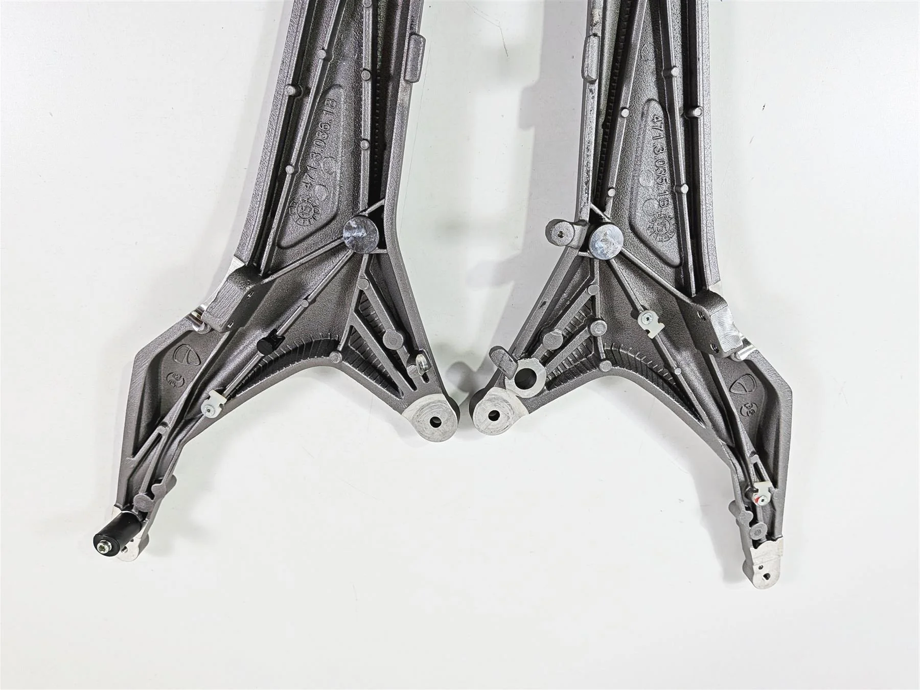 2016 Ducati Hypermotard 939 SP Subframe Sub Frame Set 47110351BA 47110361BA - Image 10