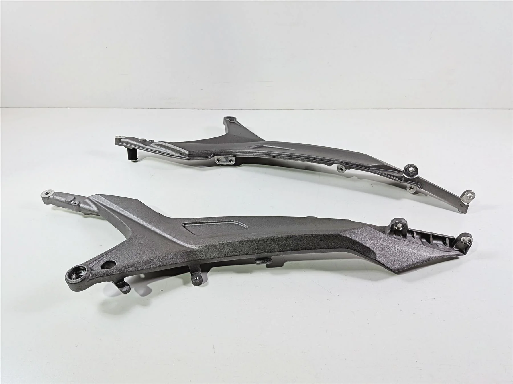 2016 Ducati Hypermotard 939 SP Subframe Sub Frame Set 47110351BA 47110361BA - Image 5