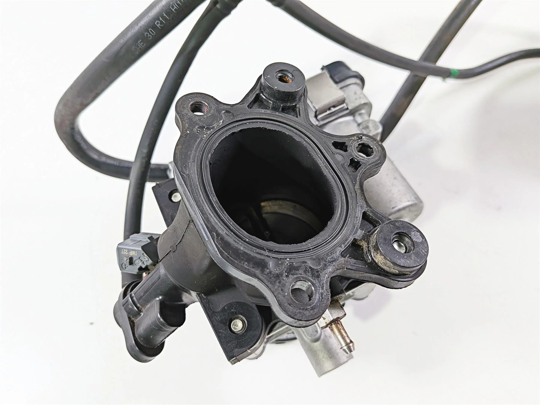 2016 Ducati Hypermotard 939 SP Throttle Body Fuel Injection Set 28240904A - Image 14
