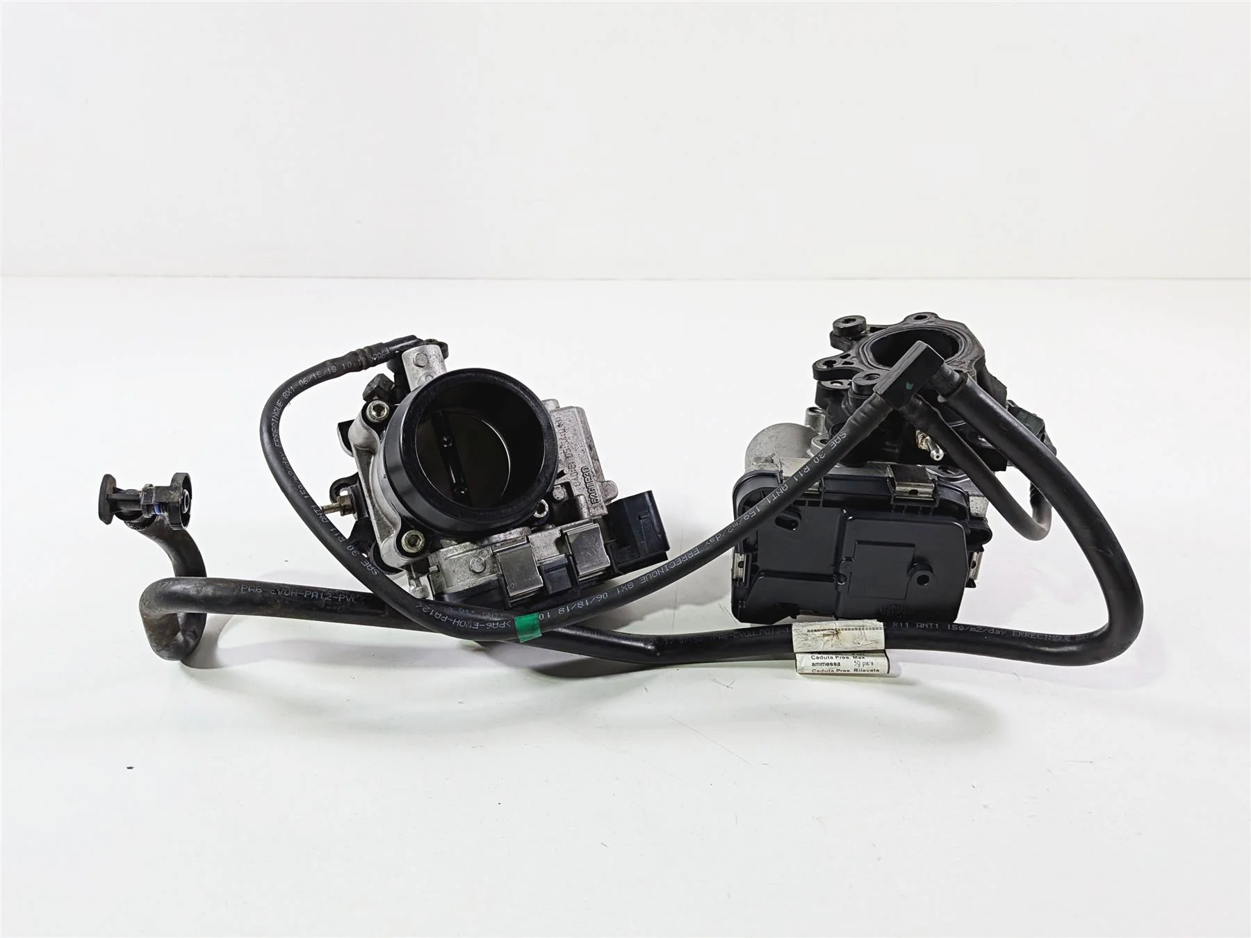 2016 Ducati Hypermotard 939 SP Throttle Body Fuel Injection Set 28240904A - Image 4