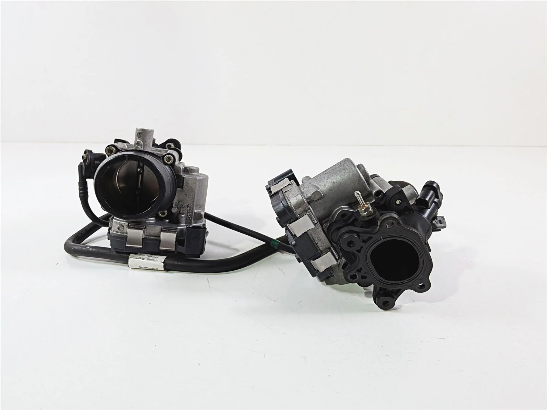 2016 Ducati Hypermotard 939 SP Throttle Body Fuel Injection Set 28240904A - Image 6