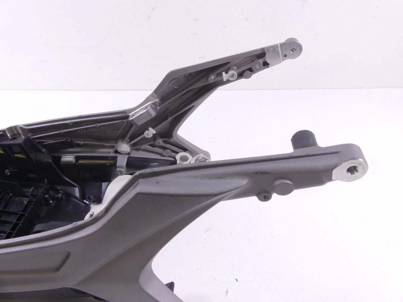 2016 Ducati Hypermotard 939SP Rear Subframe Sub Frame Inner Fender Set 47130361B - Image 3