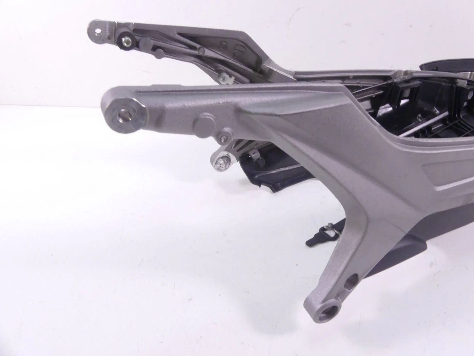 2016 Ducati Hypermotard 939SP Rear Subframe Sub Frame Inner Fender Set 47130361B - Image 4