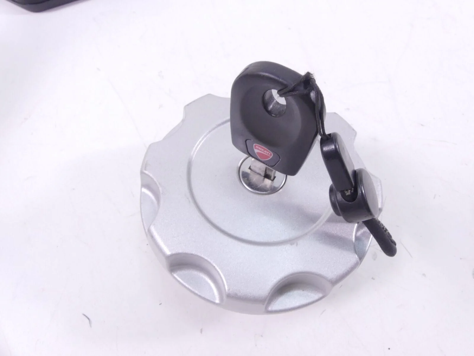 2016 Ducati Hypermotard 939SP Speedometer 11K Ignition Switch Key Set 40611222B - Image 10