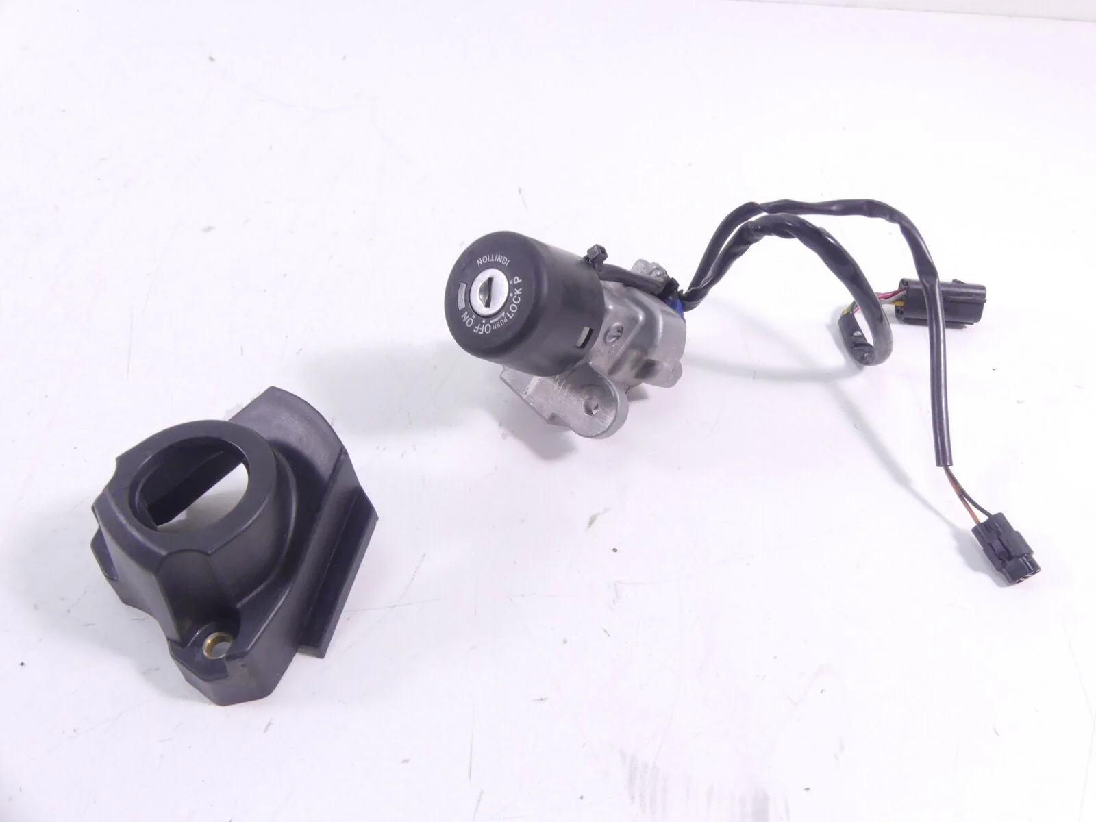 2016 Ducati Hypermotard 939SP Speedometer 11K Ignition Switch Key Set 40611222B - Image 3
