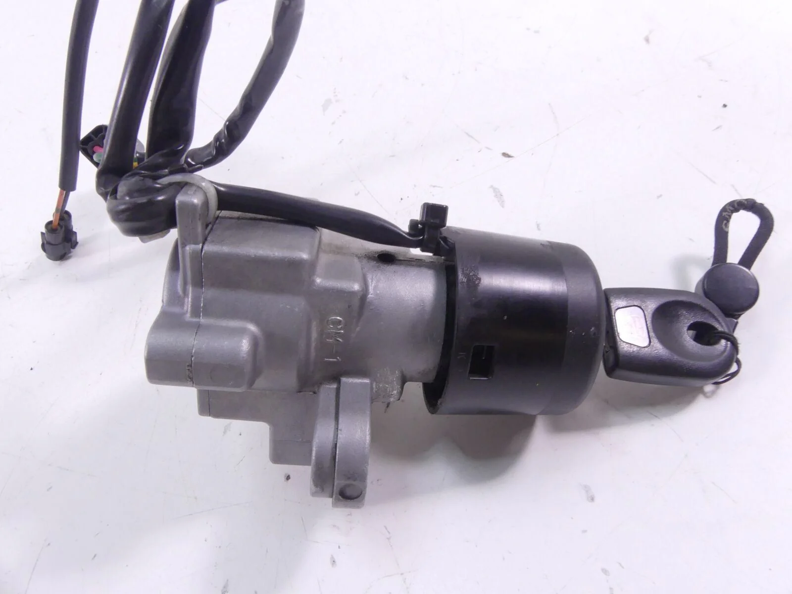 2016 Ducati Hypermotard 939SP Speedometer 11K Ignition Switch Key Set 40611222B - Image 5