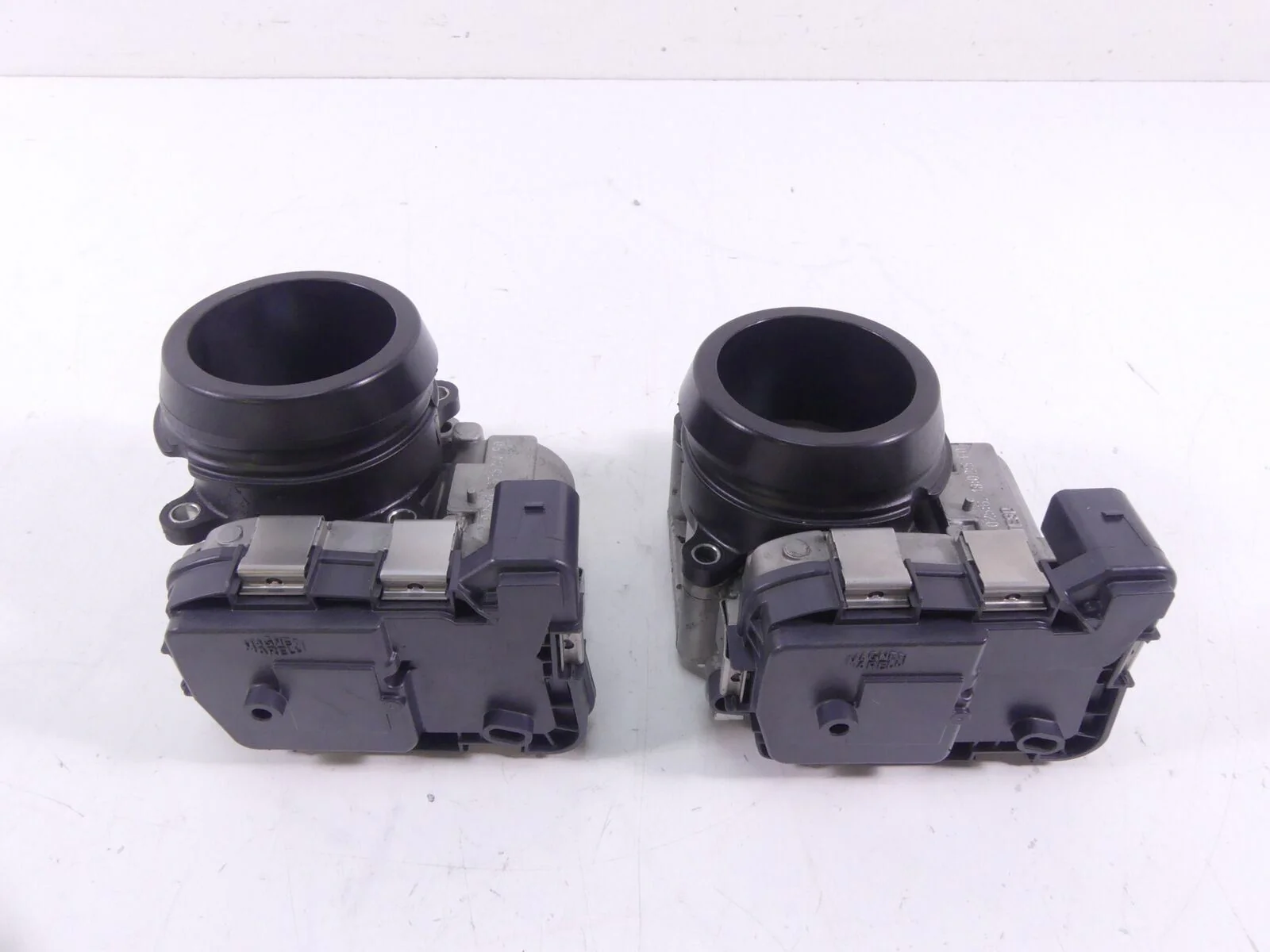 2016 Ducati Hypermotard 939SP Throttle Body Bodies Fuel Injector Set 28240904A - Image 3