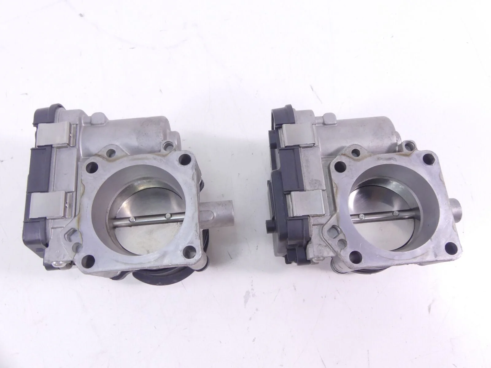 2016 Ducati Hypermotard 939SP Throttle Body Bodies Fuel Injector Set 28240904A - Image 6