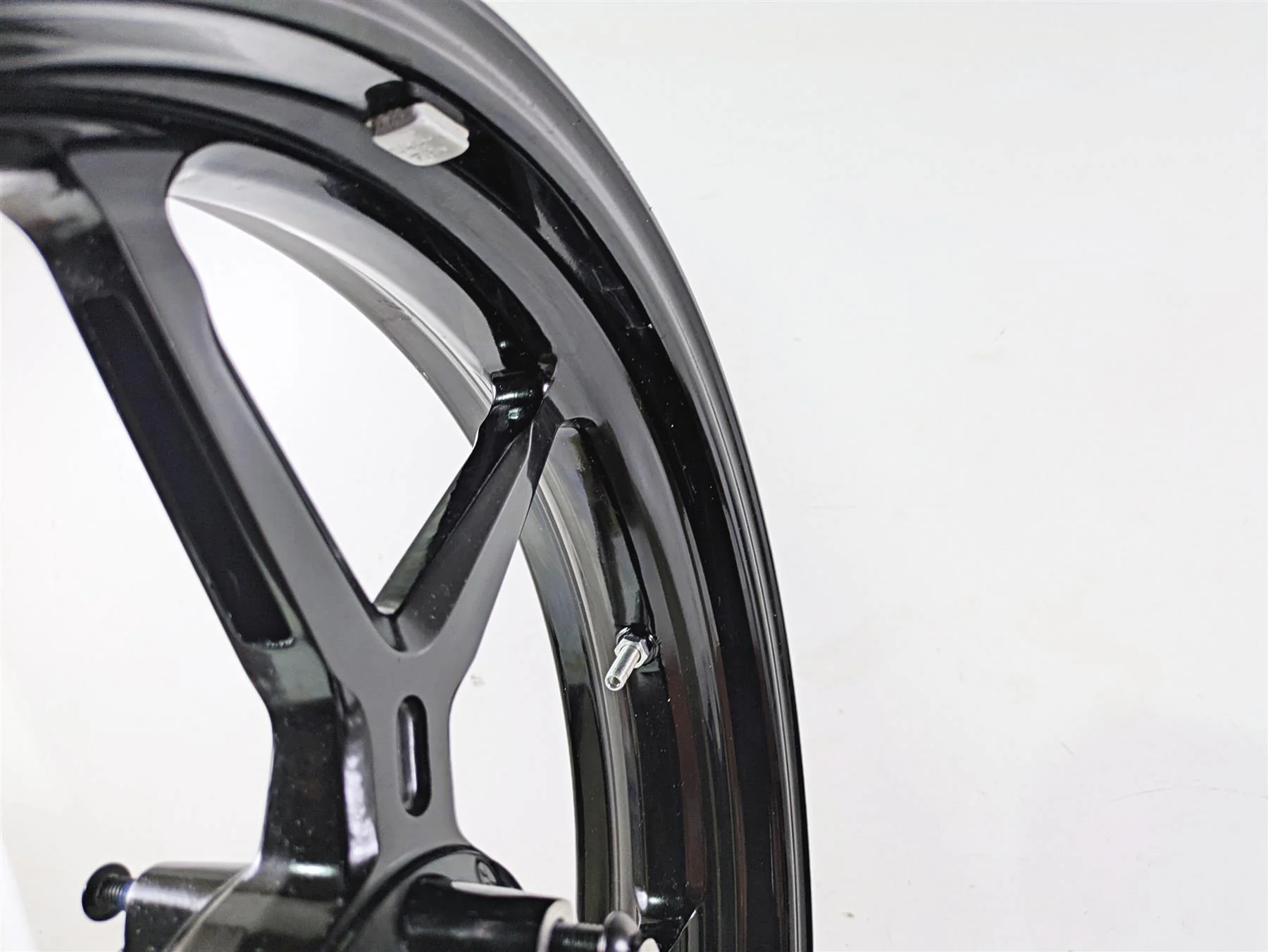 2016 Ducati Monster 1200 S Front Wheel Rim 17x3.5 READ 50121783AA - Image 5