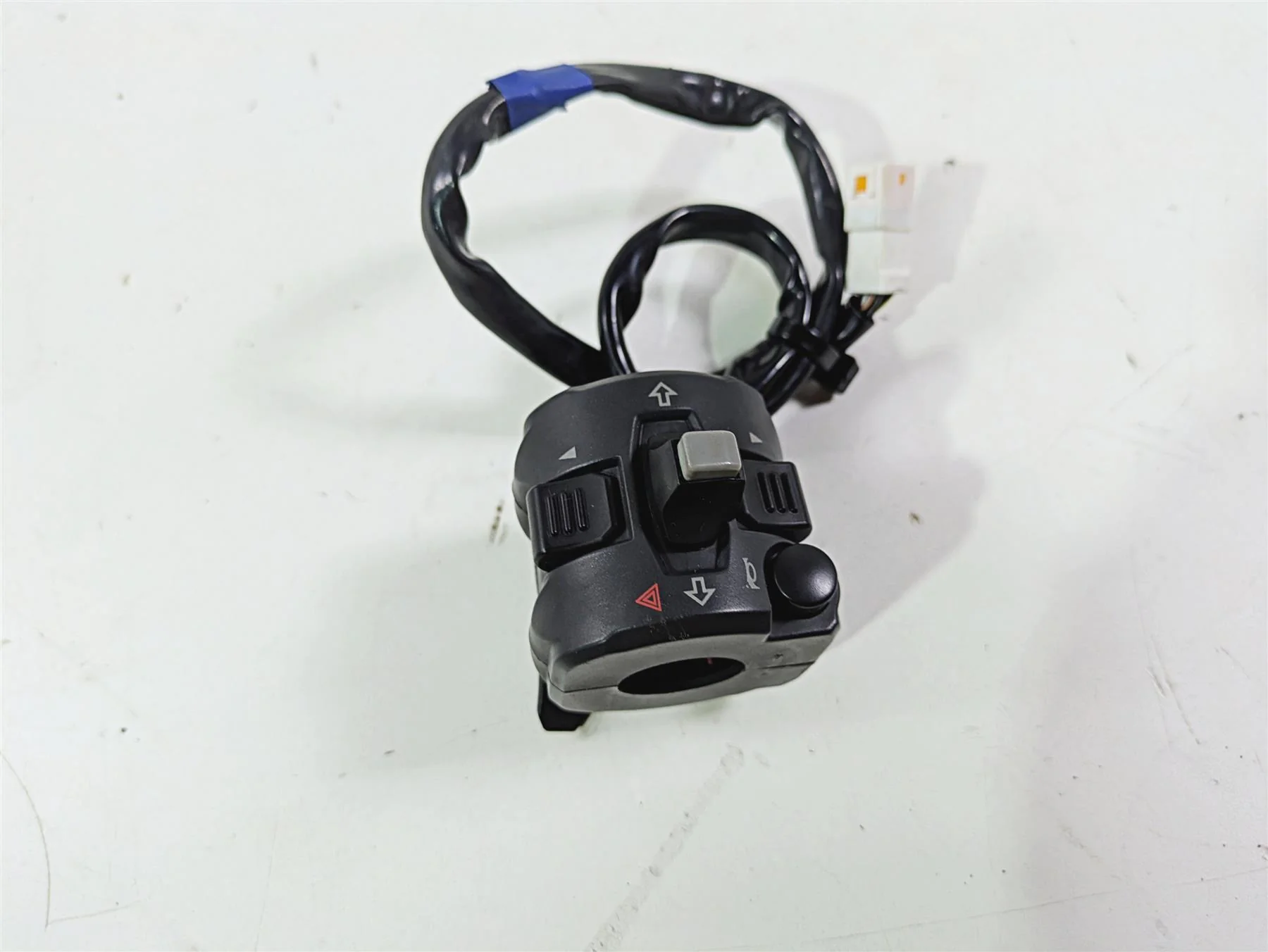 2016 Ducati Monster 1200 S Left Hand Control Switch Horn Blinker 65110141A - Image 11