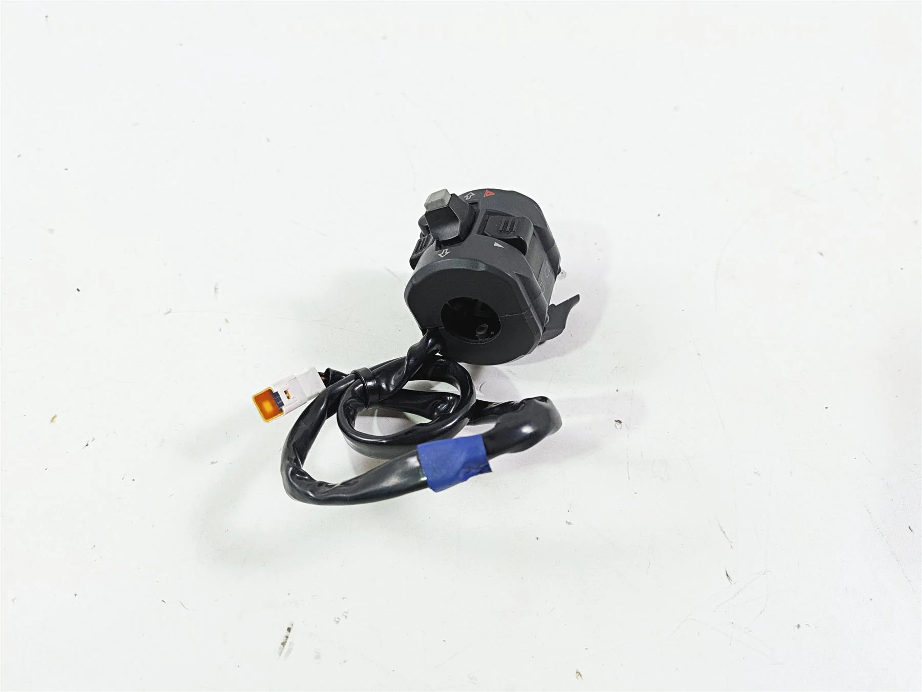 2016 Ducati Monster 1200 S Left Hand Control Switch Horn Blinker 65110141A - Image 2