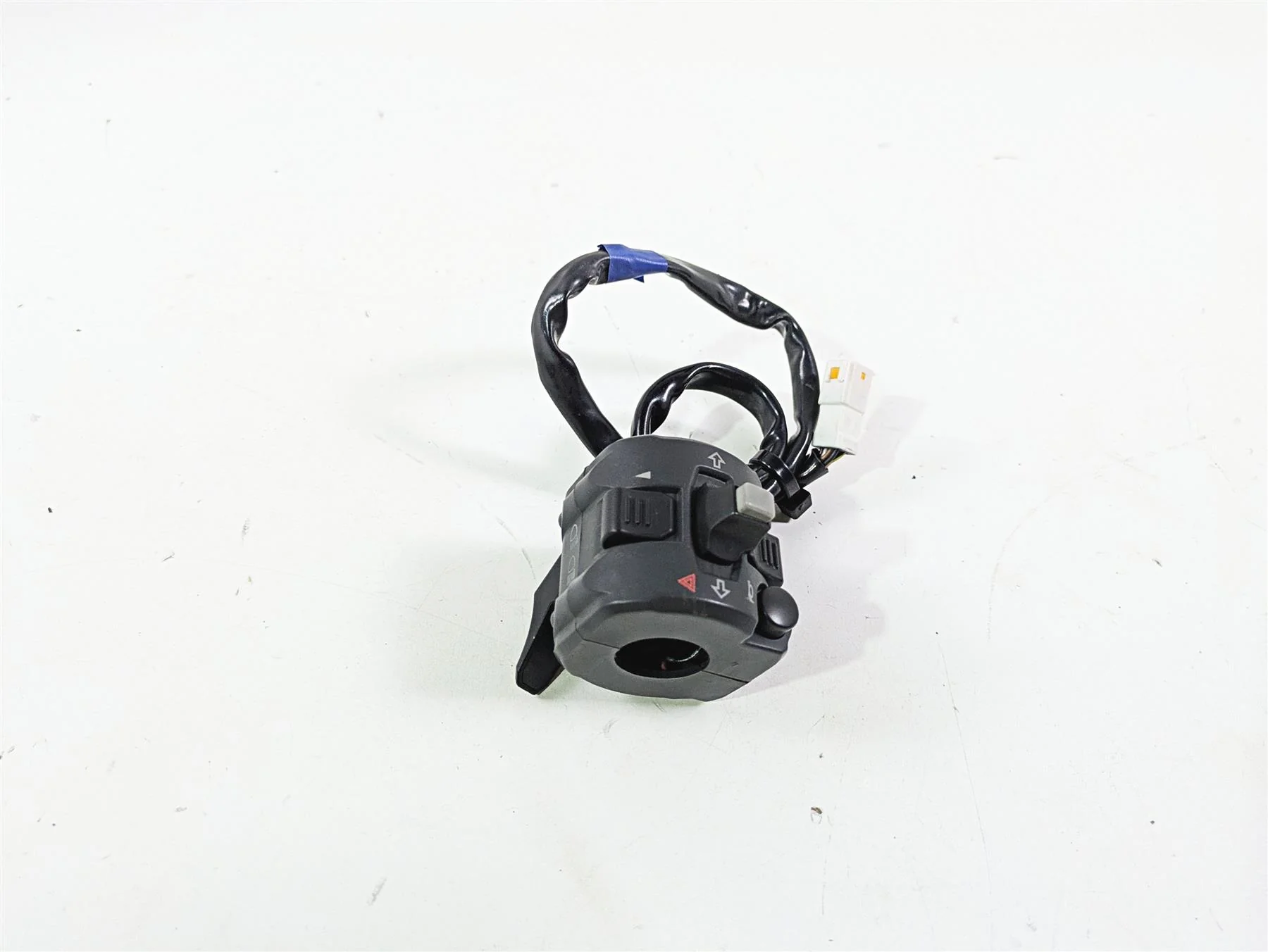 2016 Ducati Monster 1200 S Left Hand Control Switch Horn Blinker 65110141A - Image 4