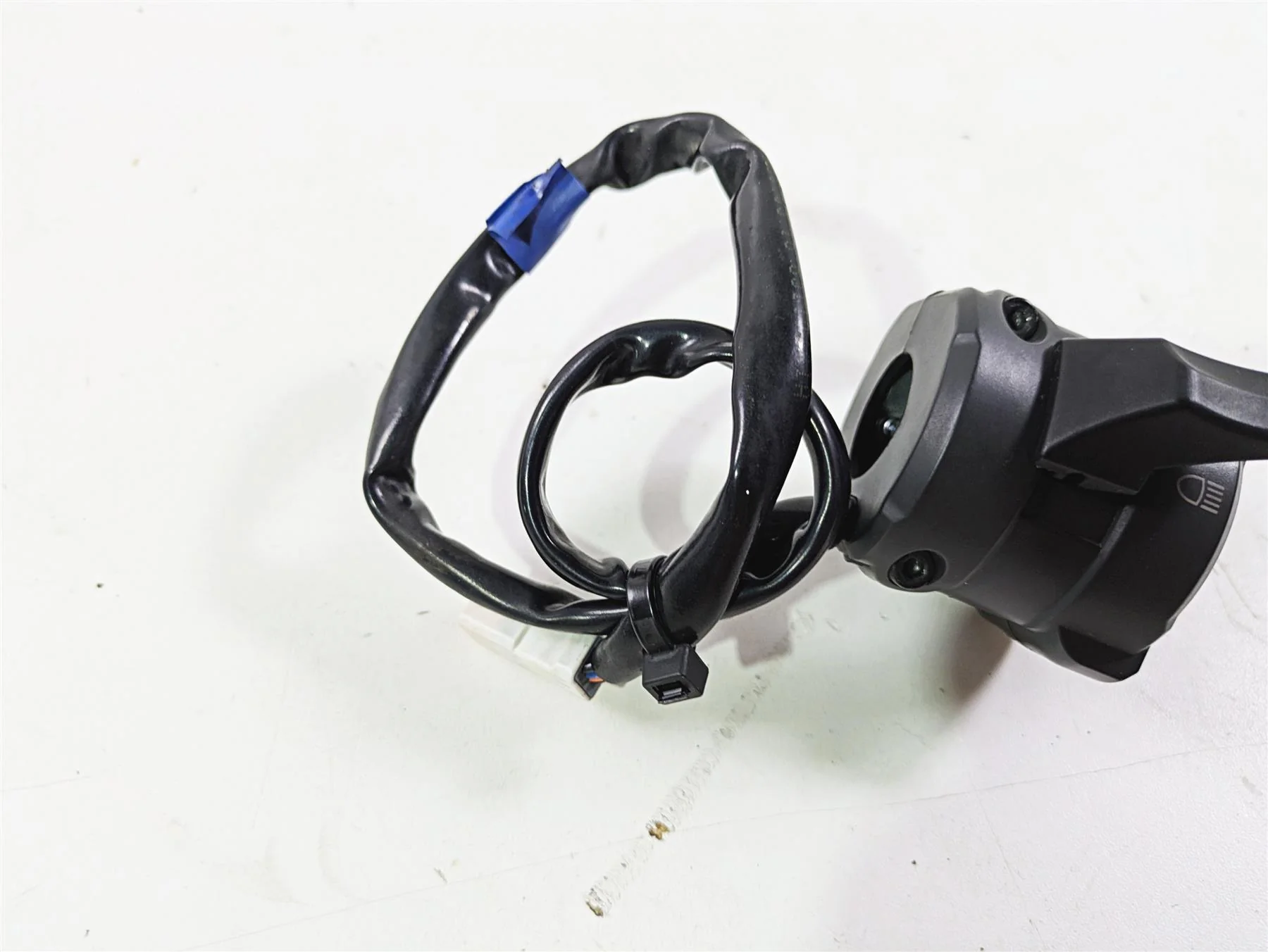 2016 Ducati Monster 1200 S Left Hand Control Switch Horn Blinker 65110141A - Image 9