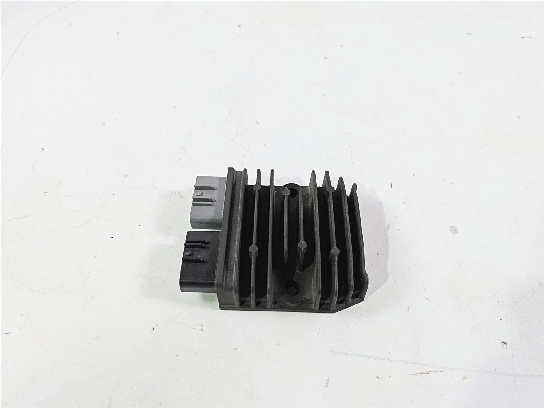 2016 Ducati Monster 1200 S Rectifier Voltage Regulator 54040321A SH821AA - Image 2