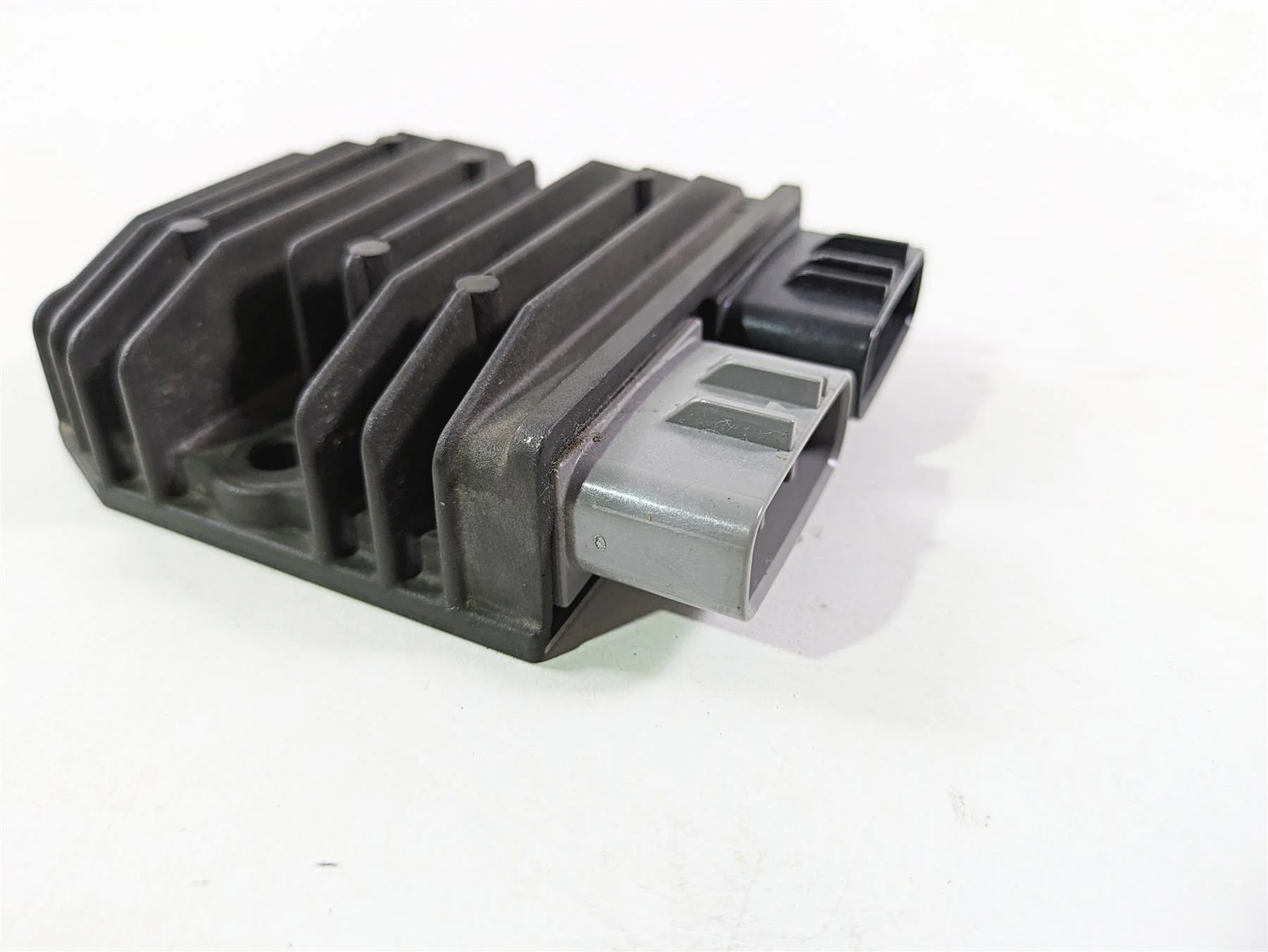 2016 Ducati Monster 1200 S Rectifier Voltage Regulator 54040321A SH821AA - Image 8