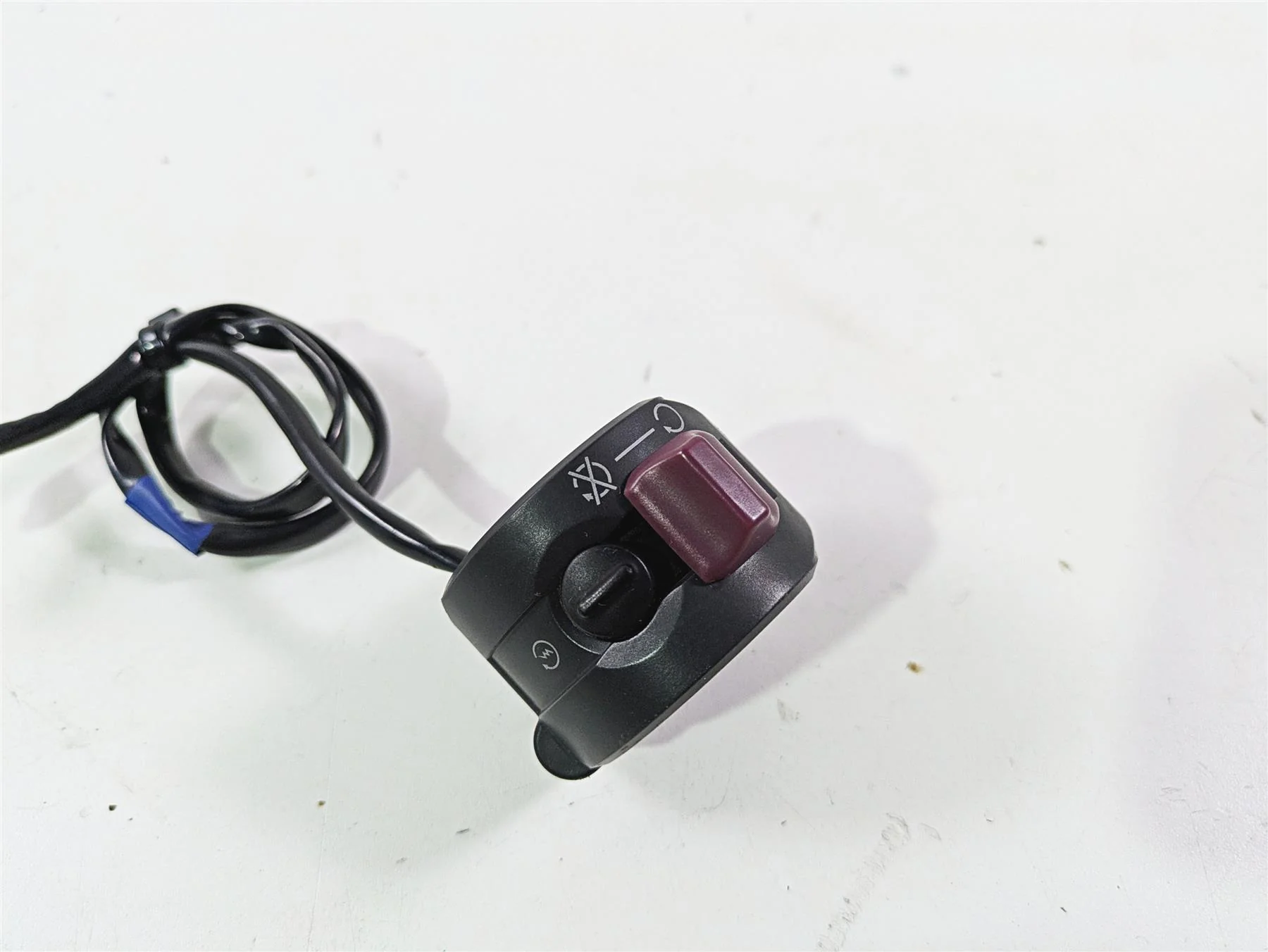 2016 Ducati Monster 1200 S Right Hand Control Switch Start Kill 65010121E - Image 8