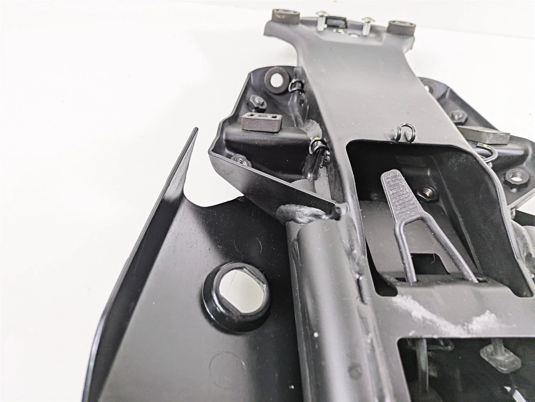 2016 Ducati Monster 1200 S Subframe Sub Frame Inner Fender Set 47017251DA - Image 7