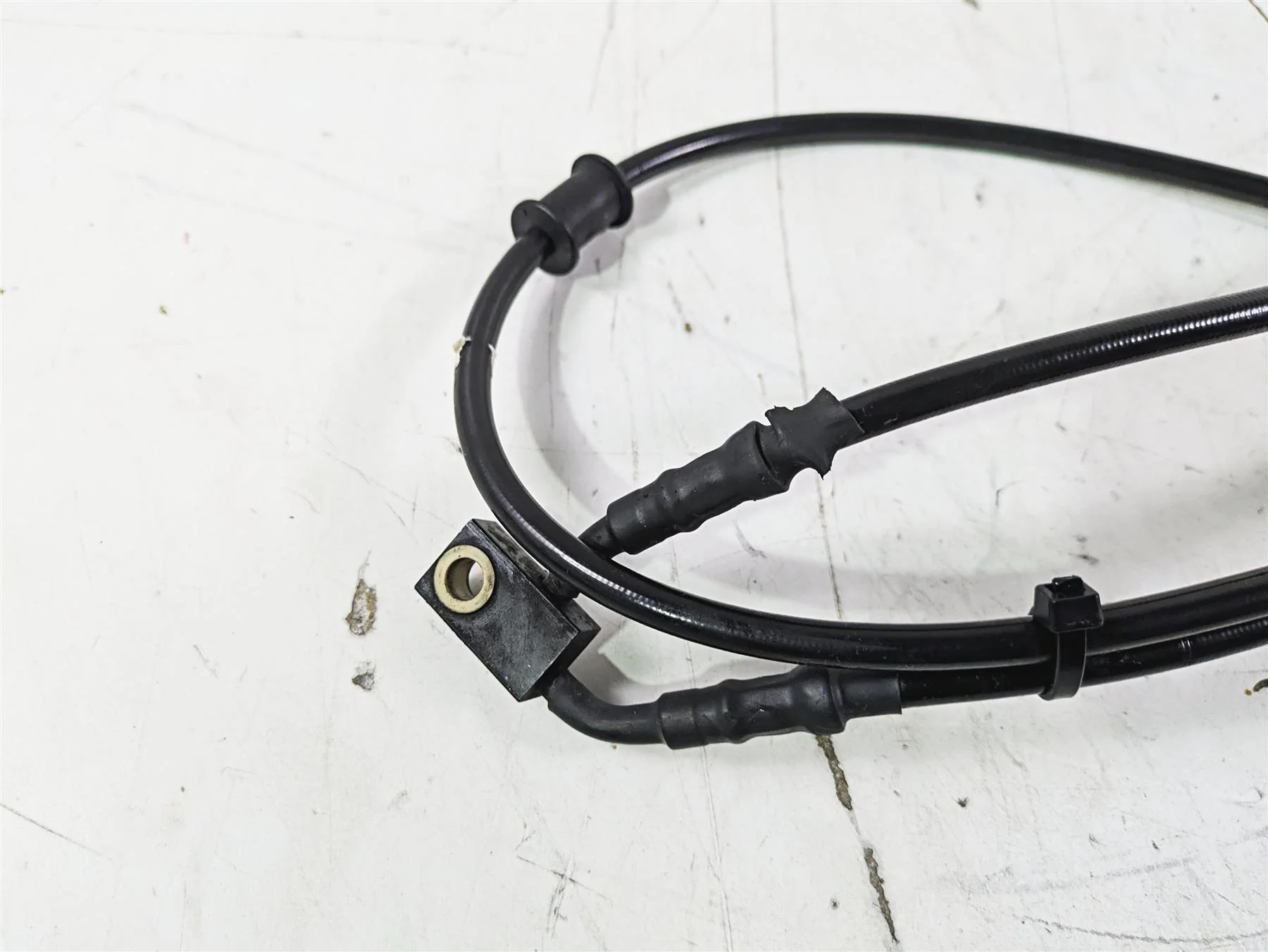 2016 Harley FLSTC Softail Heritage Abs Front Brake Line Hose Set 41800305 - Image 2