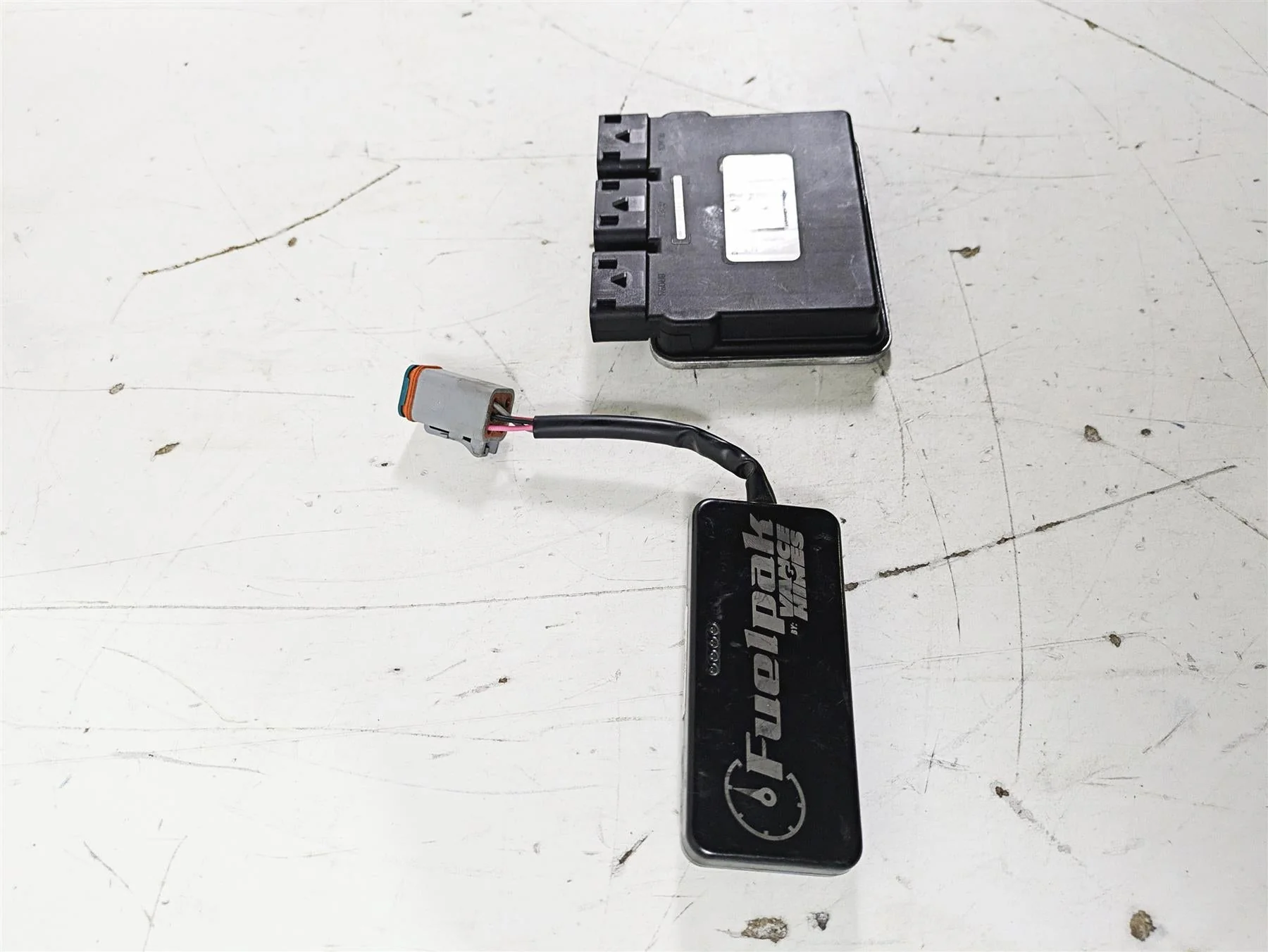 2016 Harley FLSTC Softail Heritage Cdi Ecu Ecm Engine Control Module With FP3 Vance & Hines Fuel Pack Unit 41000057 - Image 2