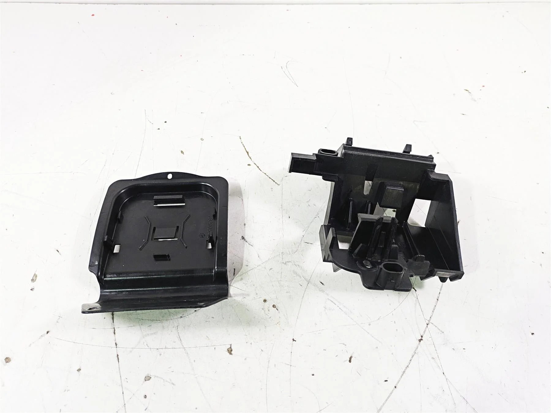 2016 Harley FLSTC Softail Heritage Electric Holder Plastic Set 70354-11