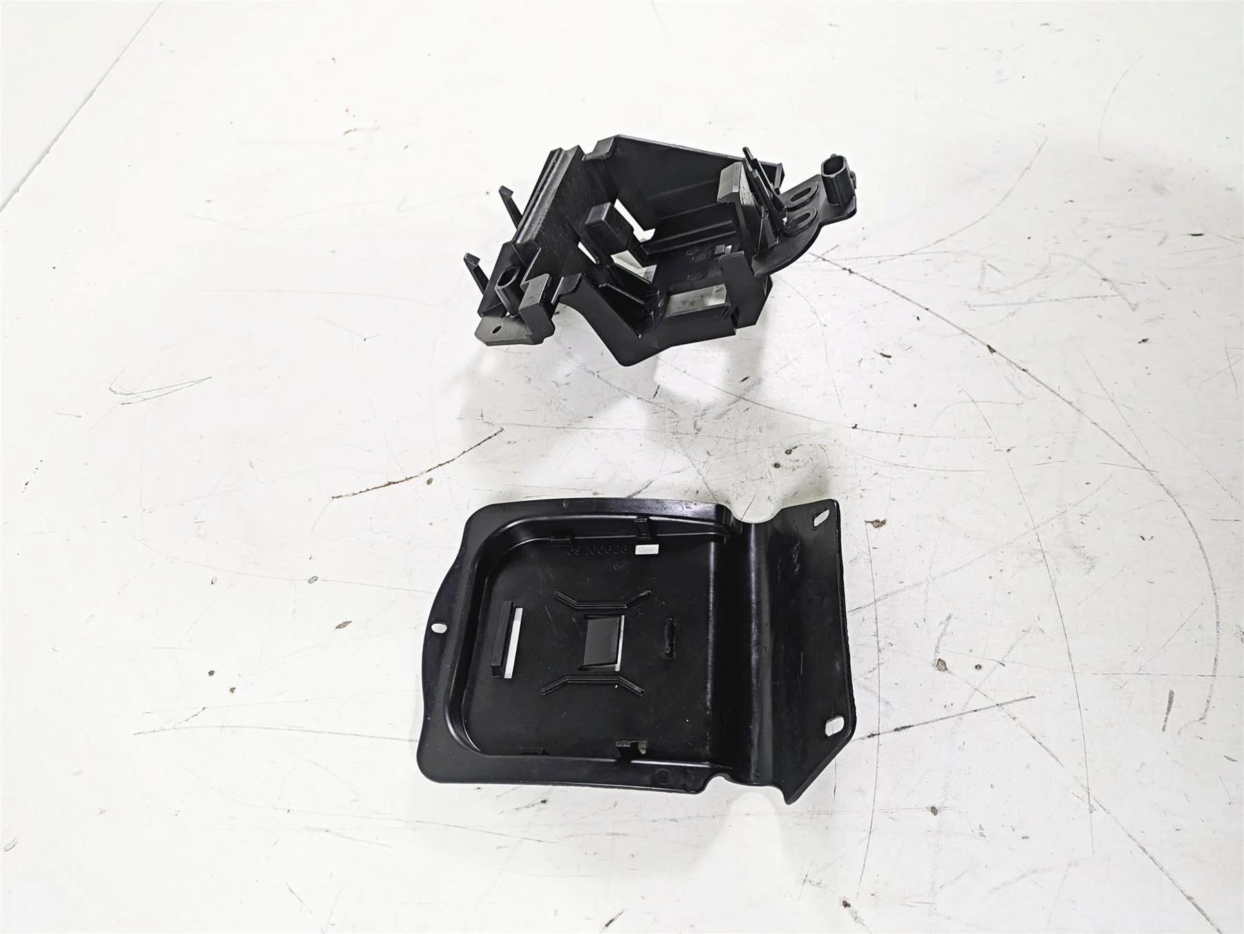 2016 Harley FLSTC Softail Heritage Electric Holder Plastic Set 70354-11 - Image 2