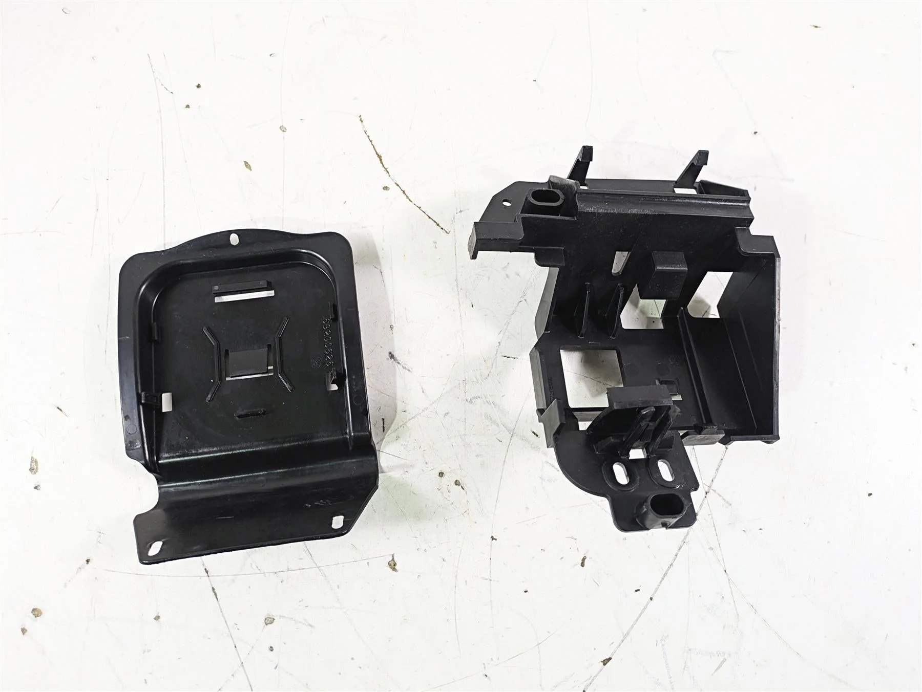 2016 Harley FLSTC Softail Heritage Electric Holder Plastic Set 70354-11 - Image 4
