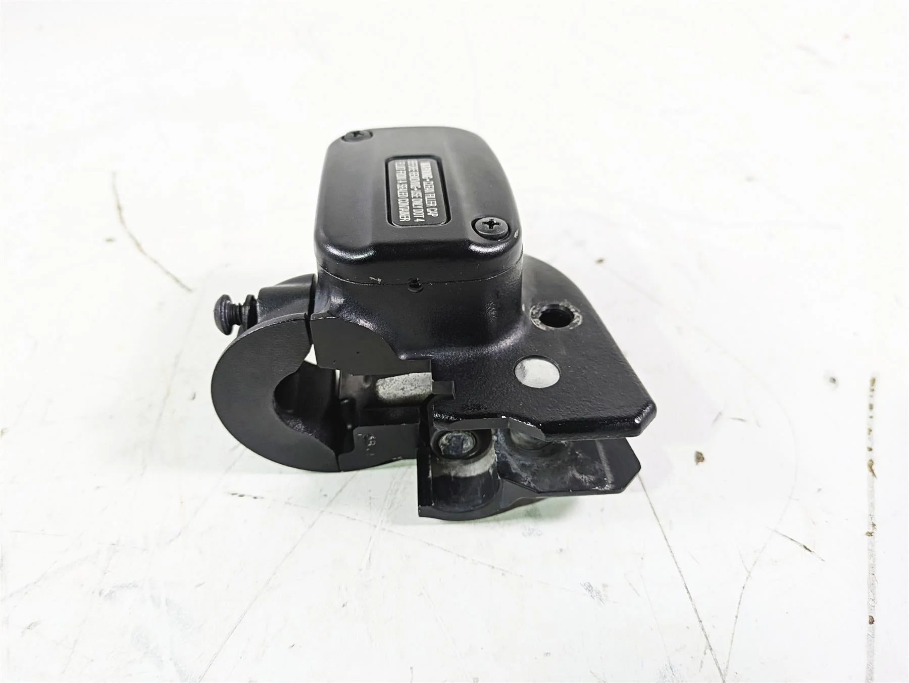 2016 Harley FLSTC Softail Heritage Front Brake Master Cylinder 41700233 - Image 4