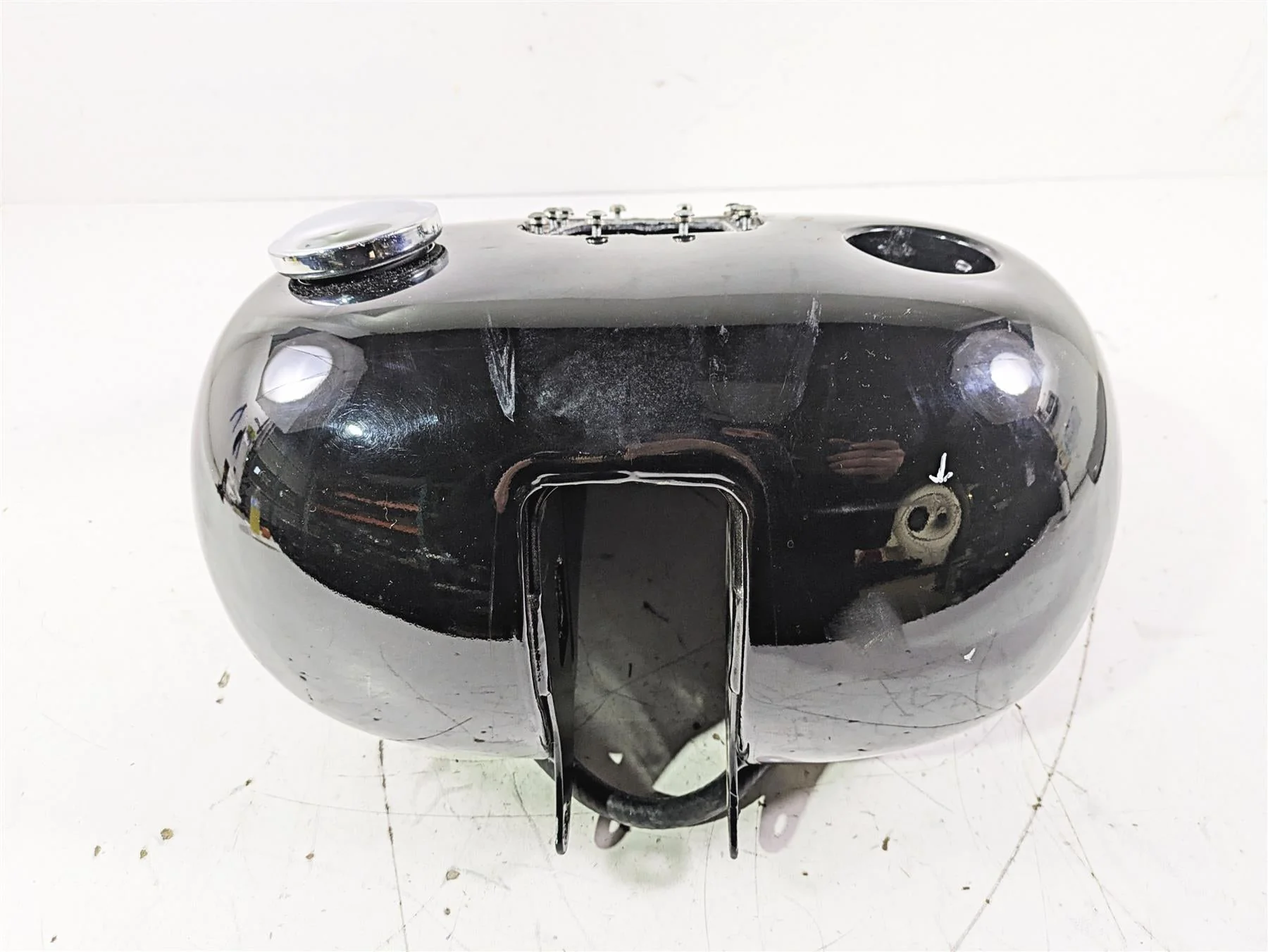 2016 Harley FLSTC Softail Heritage Fuel Gas Petrol Tank READ 61625-11 - Image 4