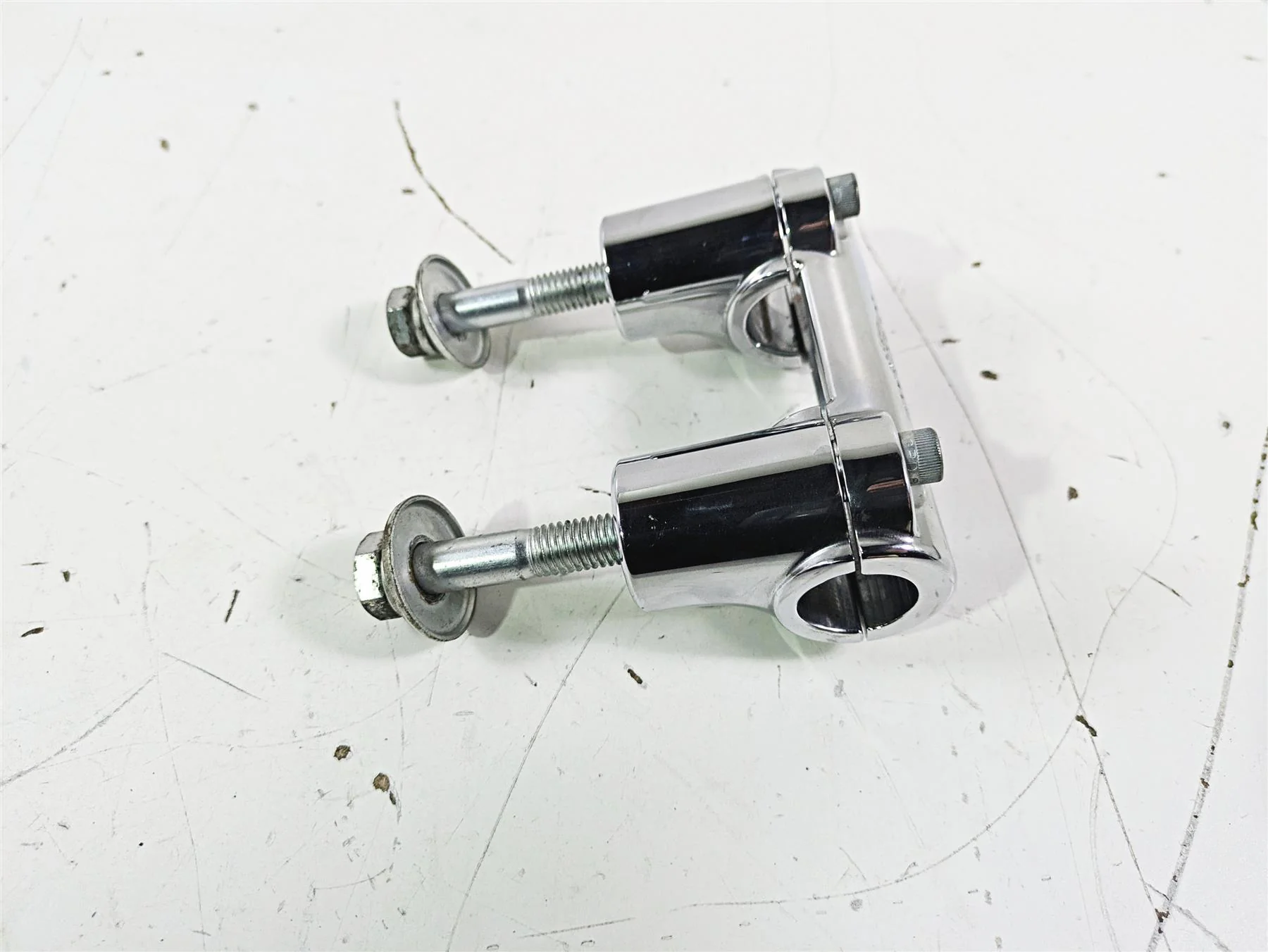 2016 Harley FLSTC Softail Heritage Handlebar Chrome Riser Set 55984-07 - Image 4