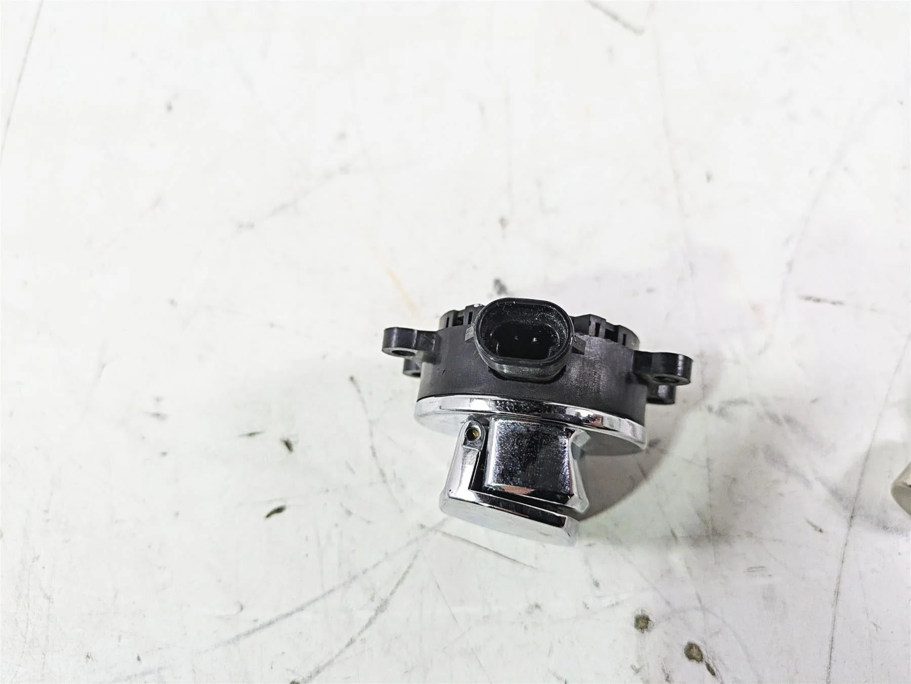 2016 Harley FLSTC Softail Heritage Ignition Switch Key Lock Set 71400076 - Image 9