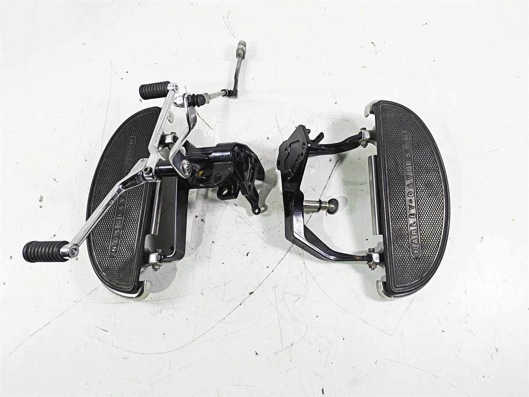 2016 Harley FLSTC Softail Heritage Left Right Front Floor Board Set 33630-07A - Image 5