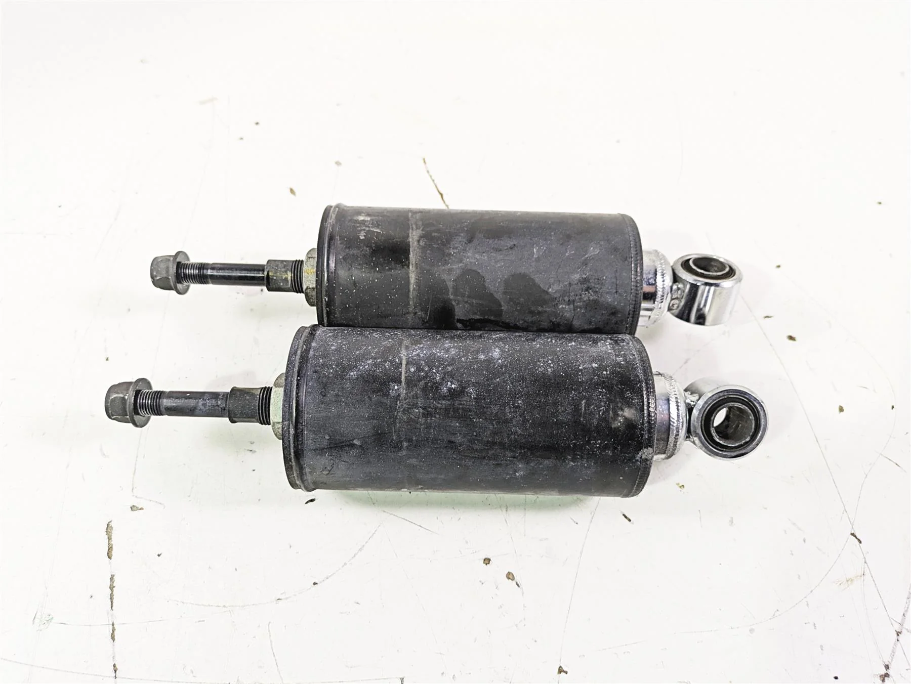2016 Harley FLSTC Softail Heritage Showa Rear Suspension Shock Set 54508-00B