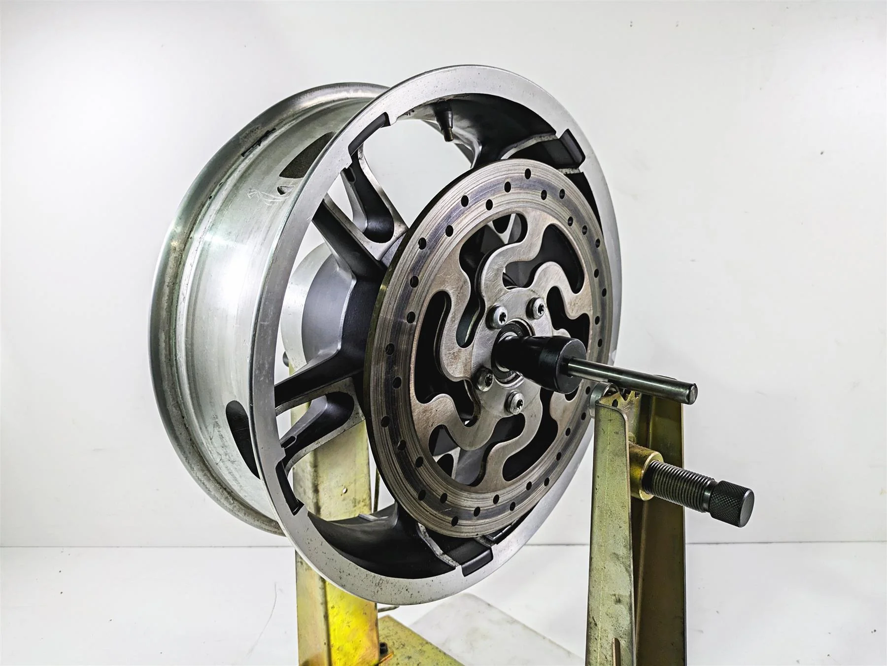 2016 Harley FLTRX Road Glide Rear Wheel Rim Enforcer 16x5 -Dent 40900033