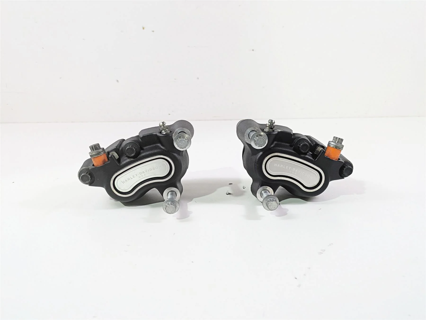 2016 Harley FXDF Dyna Fat Bob Front Brake Caliper Set 41300001 41300002 - Image 2