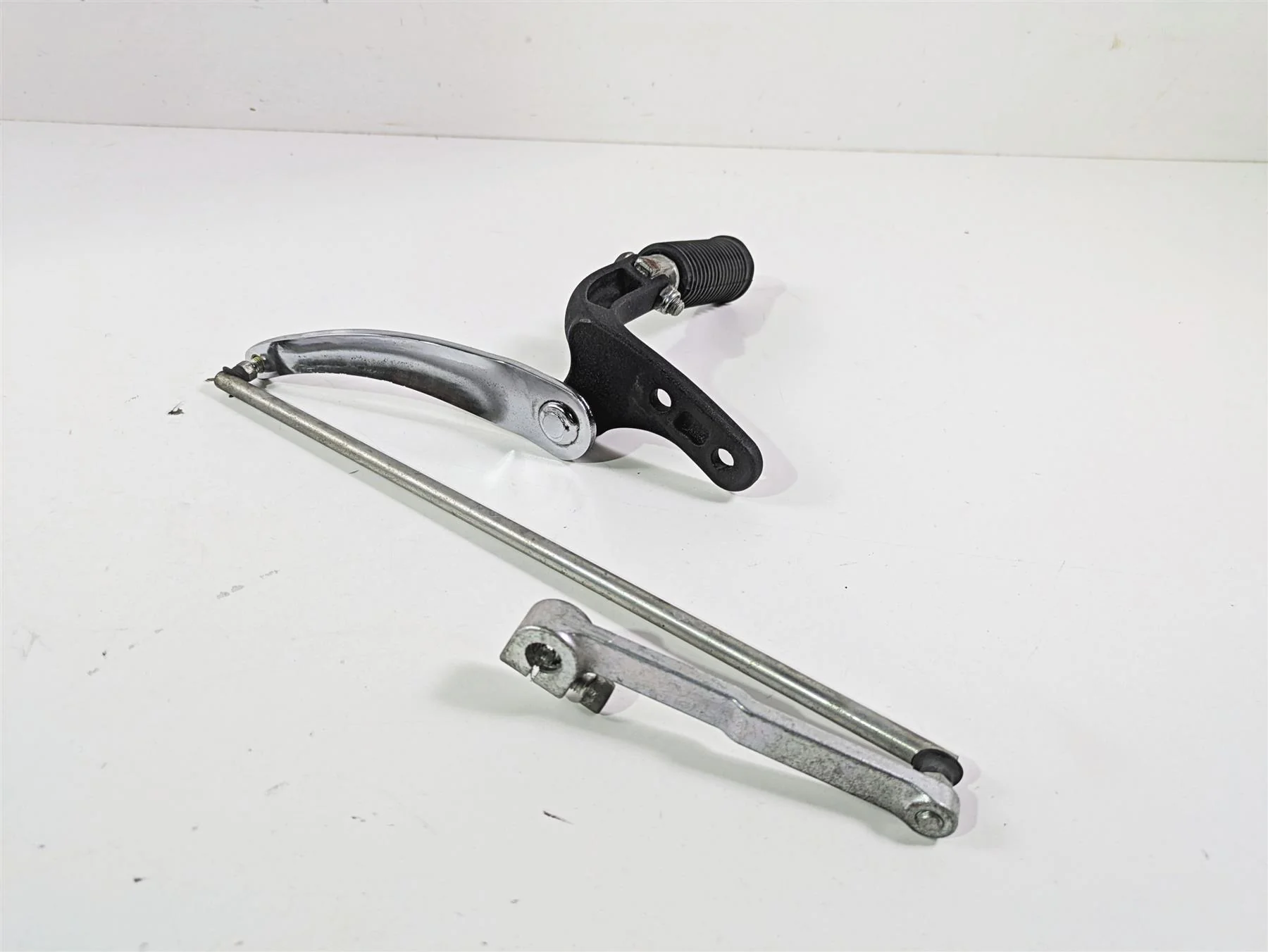 2016 Harley FXDF Dyna Fat Bob Front Left Fw Footpeg & Shifter Parts 33693-03 - Image 11
