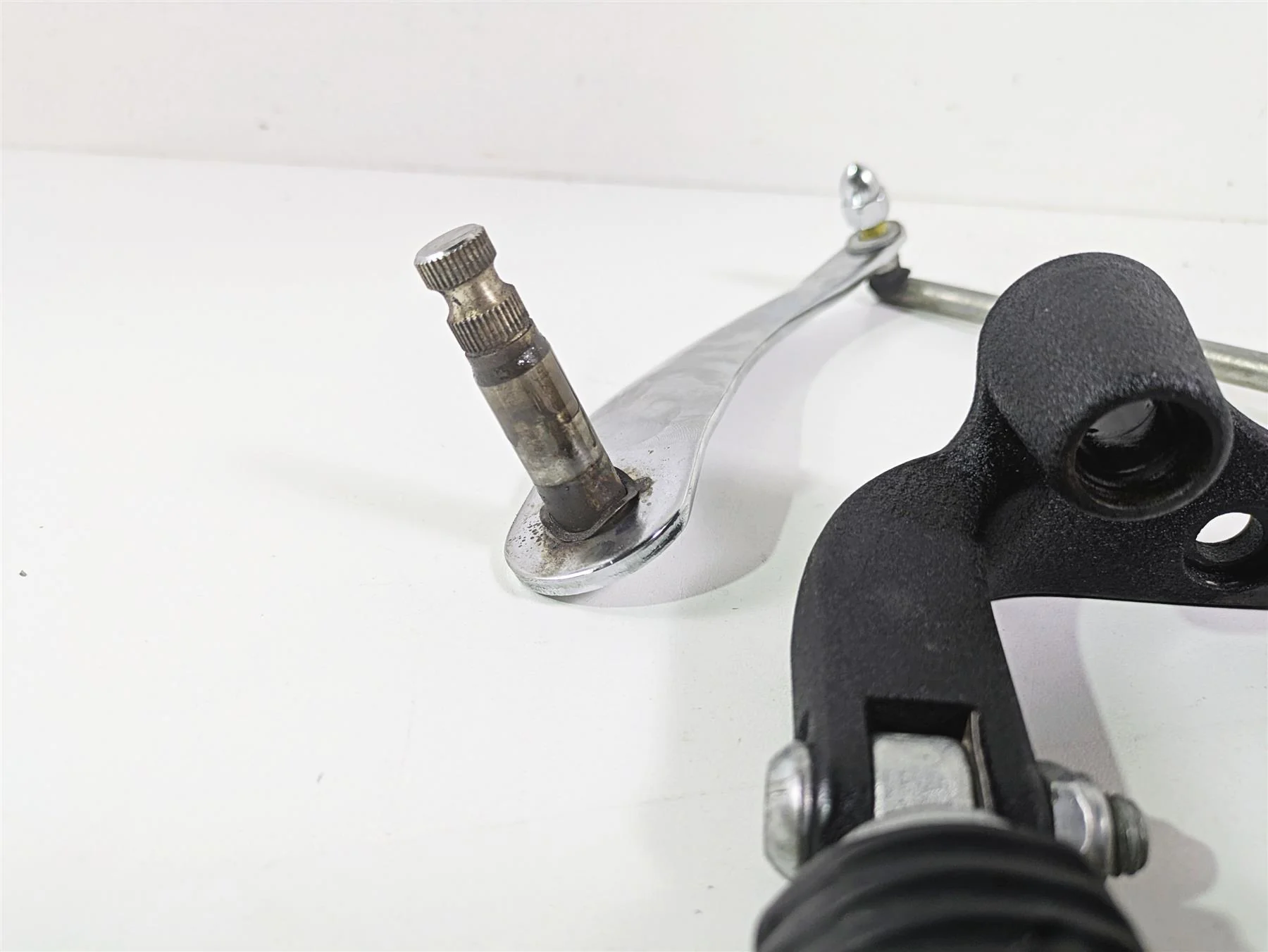 2016 Harley FXDF Dyna Fat Bob Front Left Fw Footpeg & Shifter Parts 33693-03 - Image 12