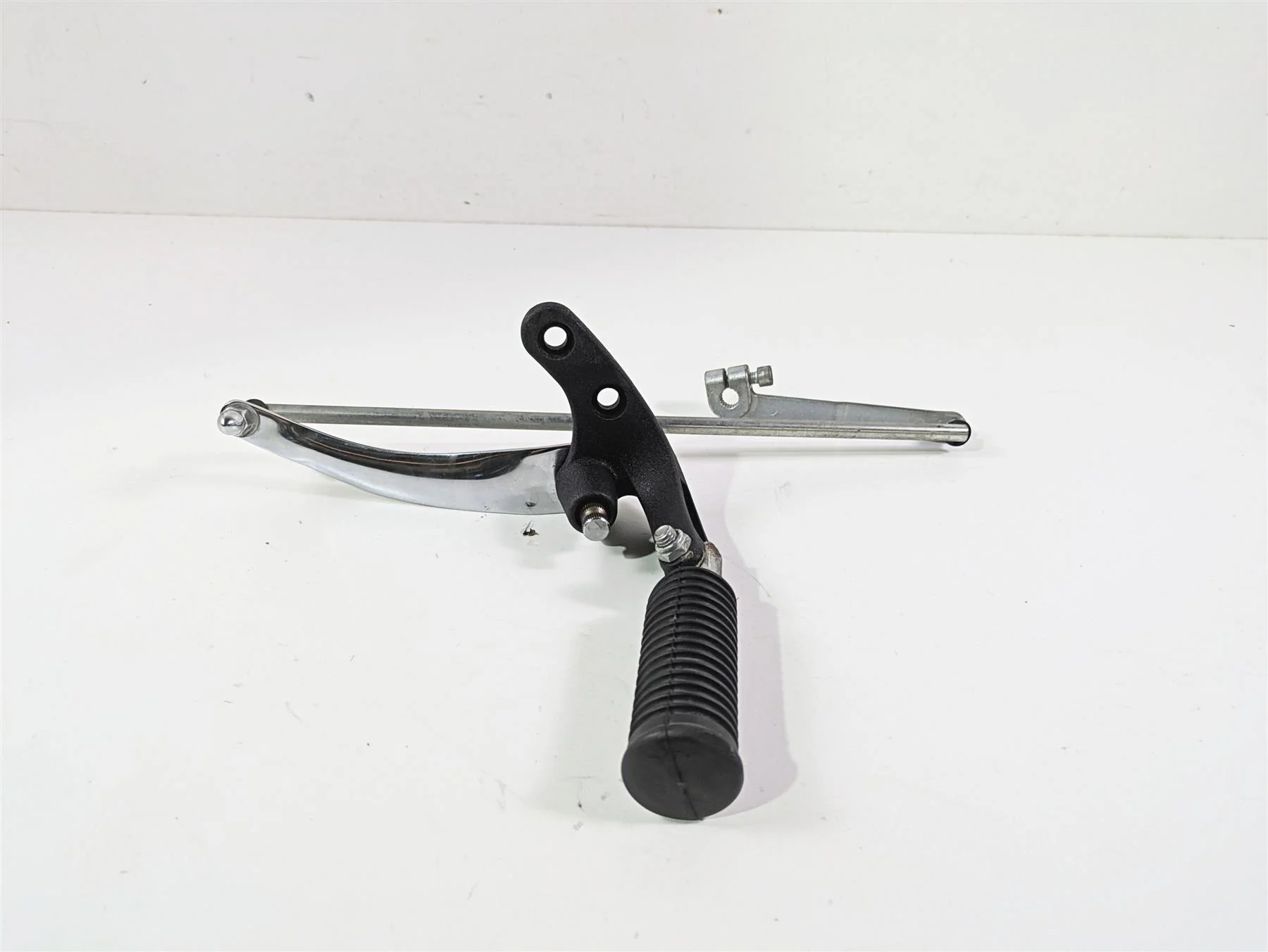 2016 Harley FXDF Dyna Fat Bob Front Left Fw Footpeg & Shifter Parts 33693-03 - Image 3