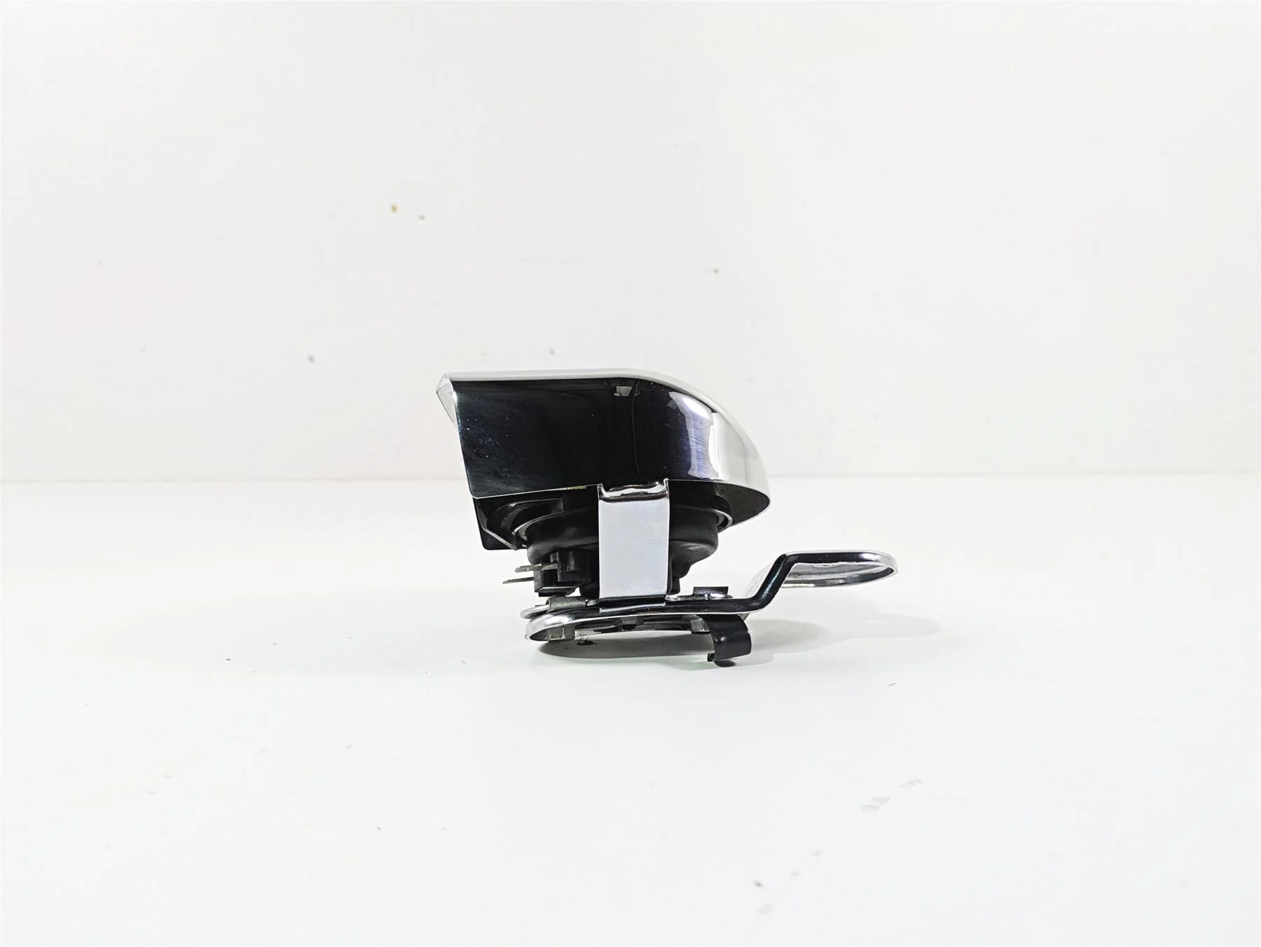 2016 Harley FXDF Dyna Fat Bob Horn & Chrome Cover 61300478A 69060-90H - Image 2