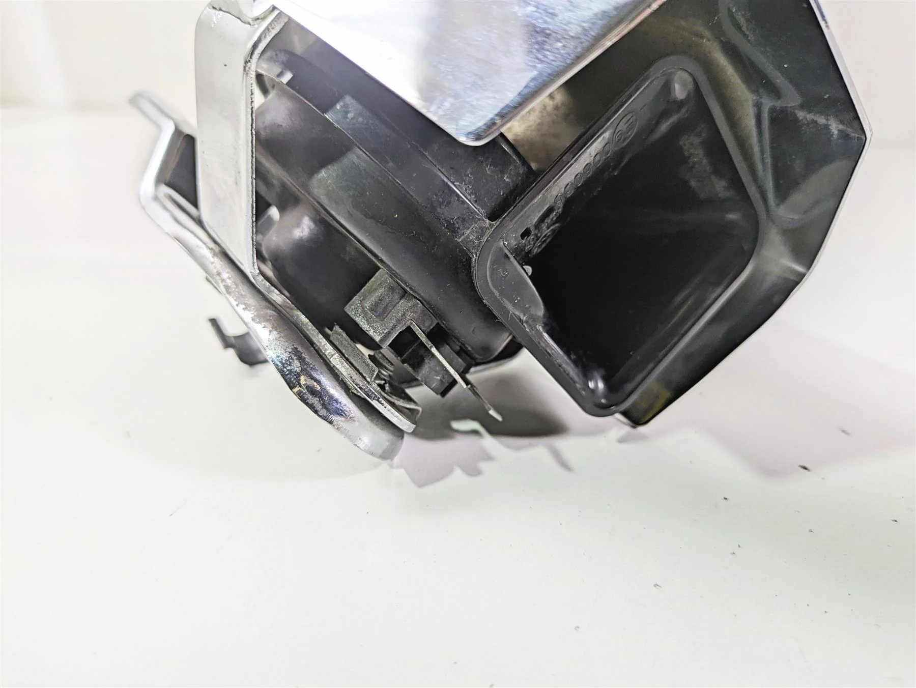 2016 Harley FXDF Dyna Fat Bob Horn & Chrome Cover 61300478A 69060-90H - Image 9