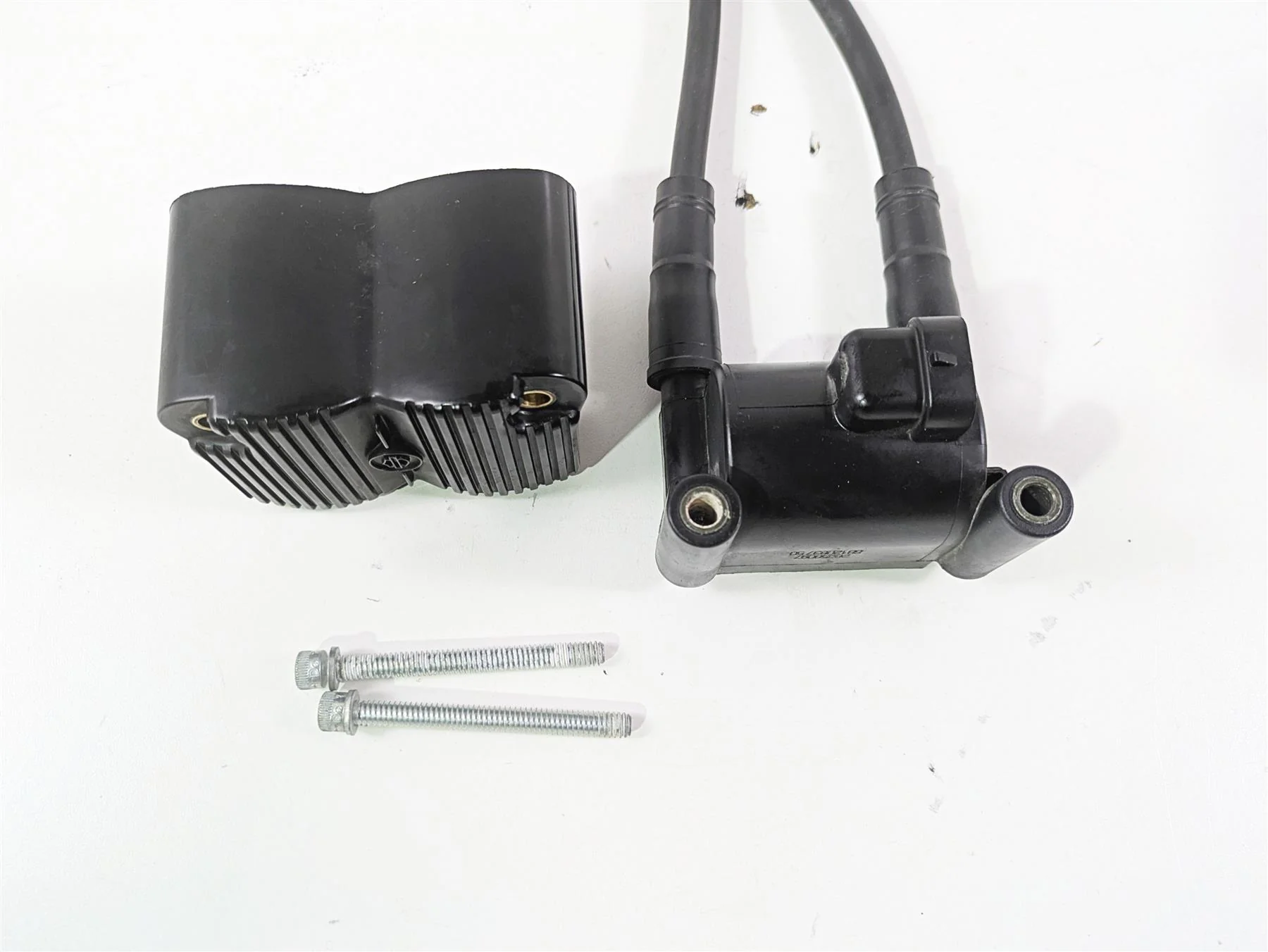 2016 Harley FXDF Dyna Fat Bob Ignition Coil Wires Plugs Set 31696-07A - Image 6