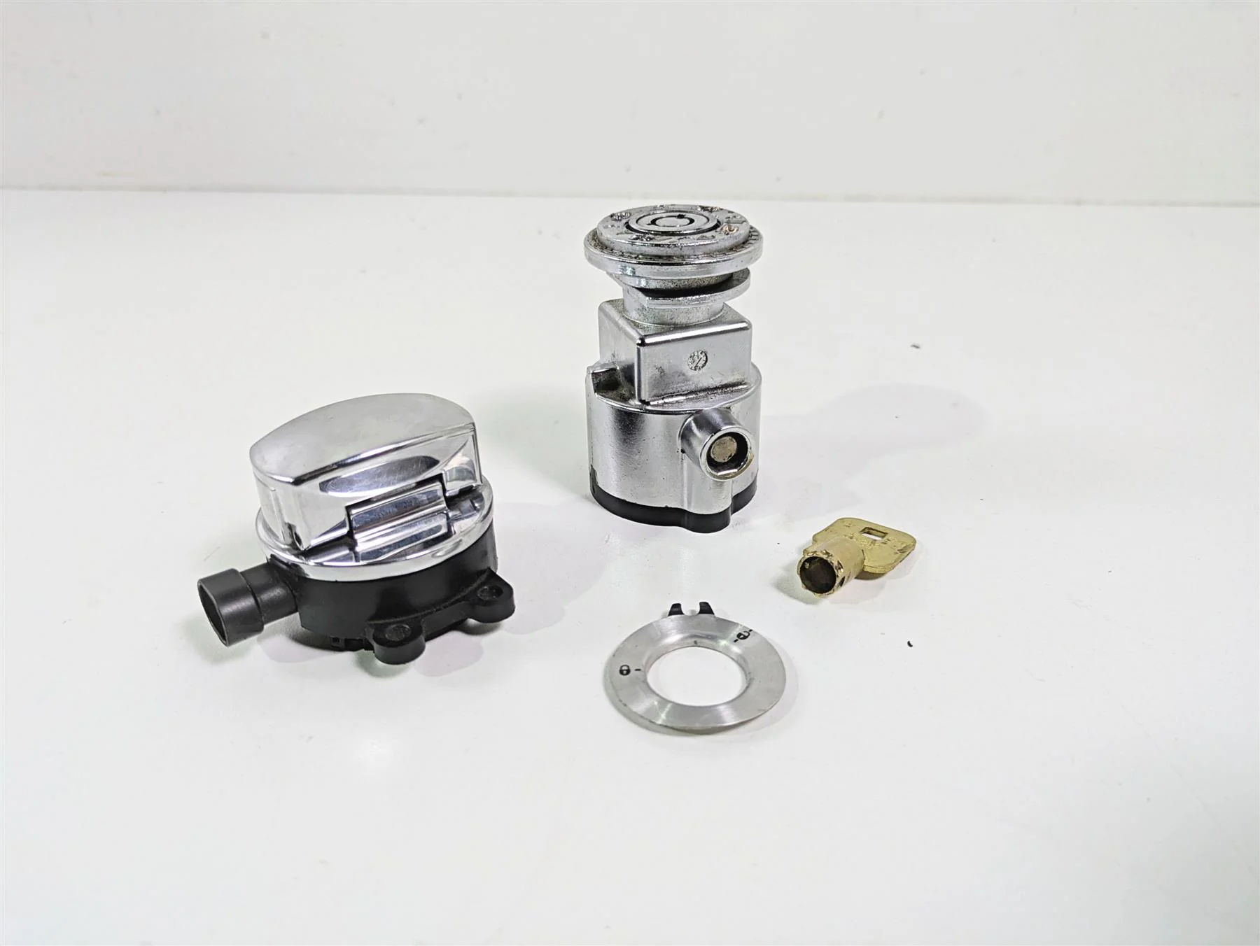 2016 Harley FXDF Dyna Fat Bob Ignition Switch Steering Lock Key Set 71430-12