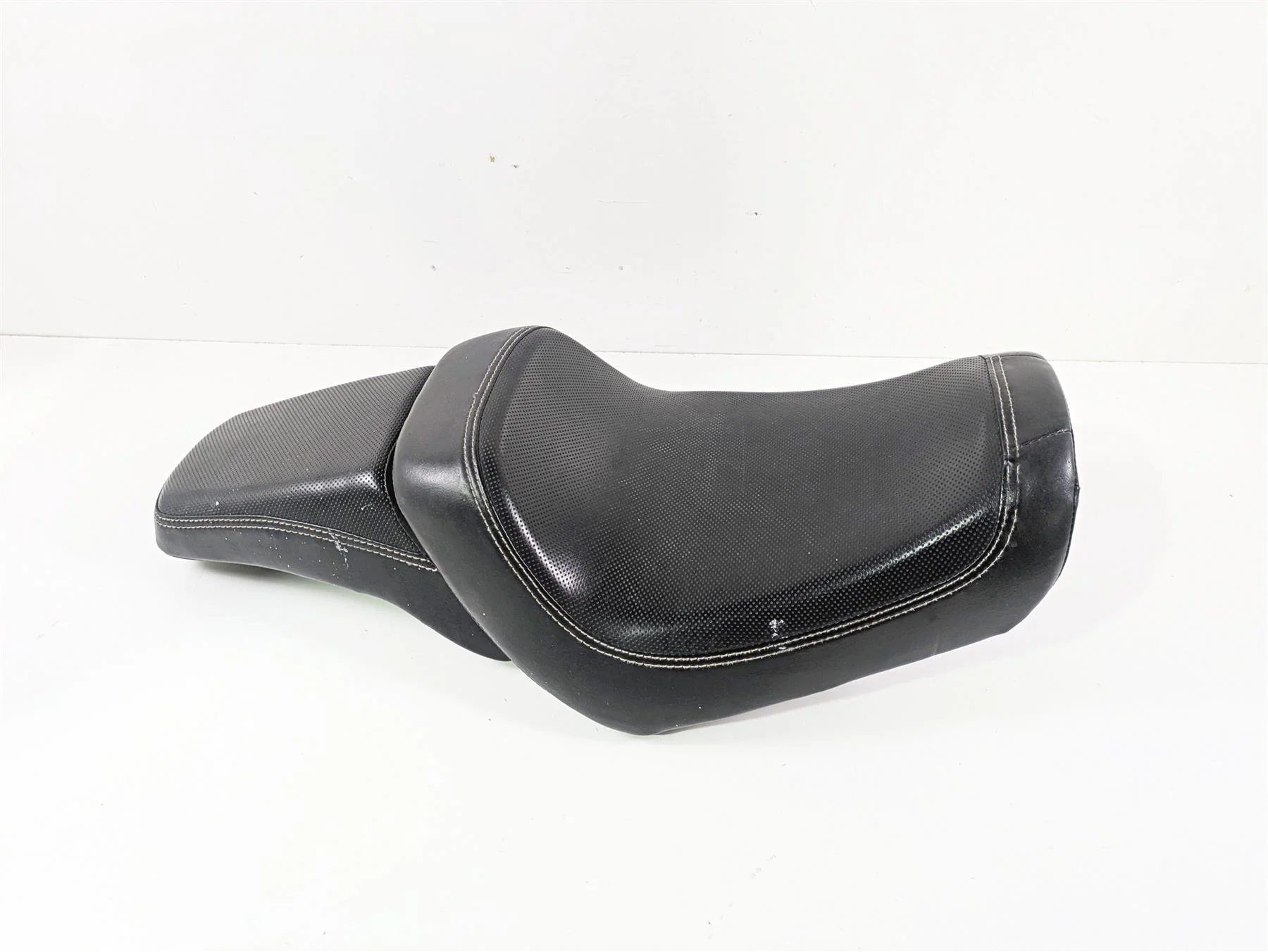 2016 Harley FXDF Dyna Fat Bob Oem Stock  Seat Saddle Set 52000117
