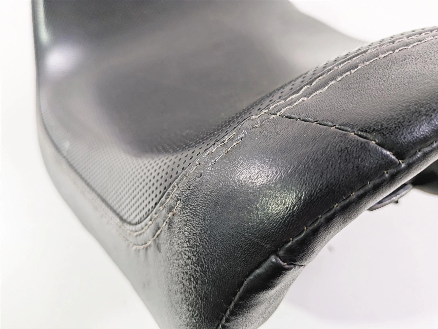 2016 Harley FXDF Dyna Fat Bob Oem Stock  Seat Saddle Set 52000117 - Image 12