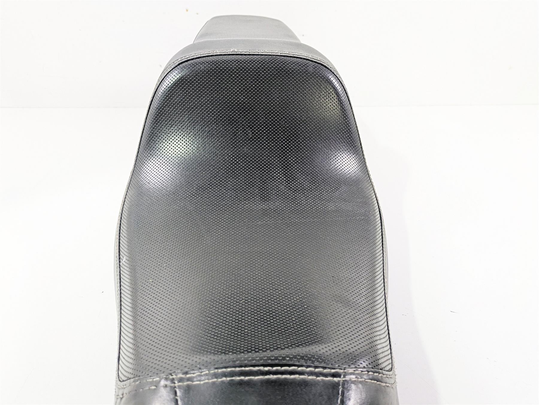 2016 Harley FXDF Dyna Fat Bob Oem Stock  Seat Saddle Set 52000117 - Image 6