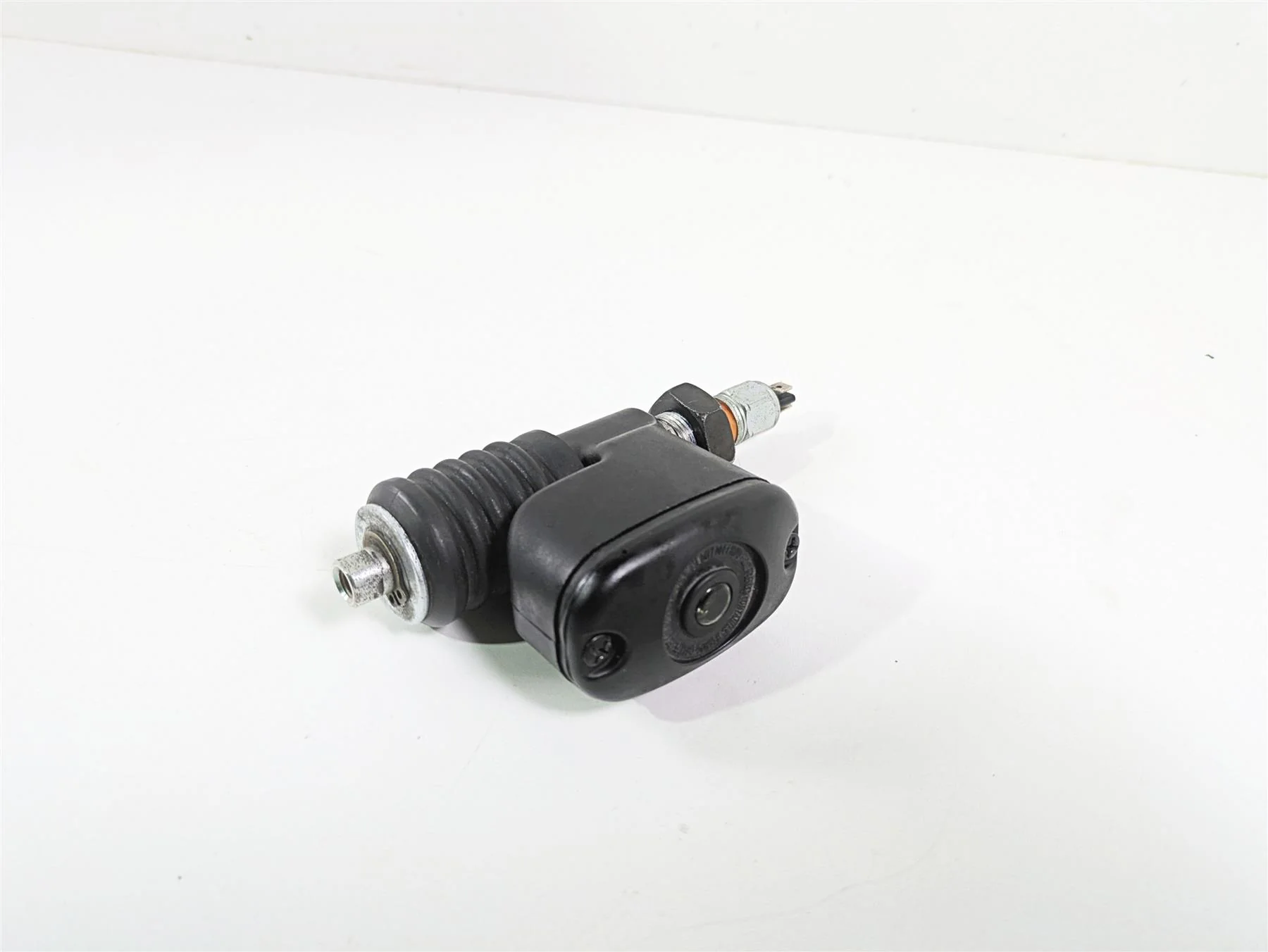2016 Harley FXDF Dyna Fat Bob Rear Brake Master Cylinder 41700060 - Image 12