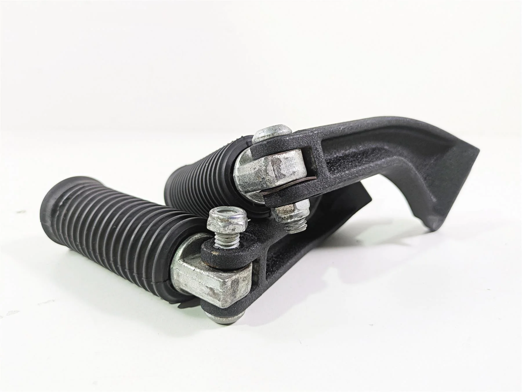 2016 Harley FXDF Dyna Fat Bob Rear Passenger Footpeg Set 49230-06 49224-06A - Image 11