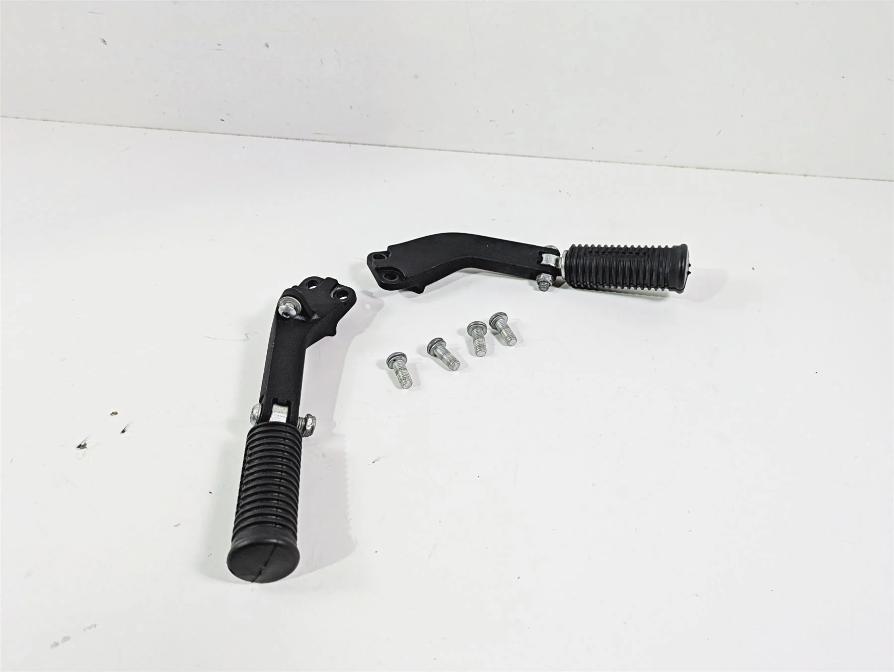 2016 Harley FXDF Dyna Fat Bob Rear Passenger Footpeg Set 49230-06 49224-06A - Image 12