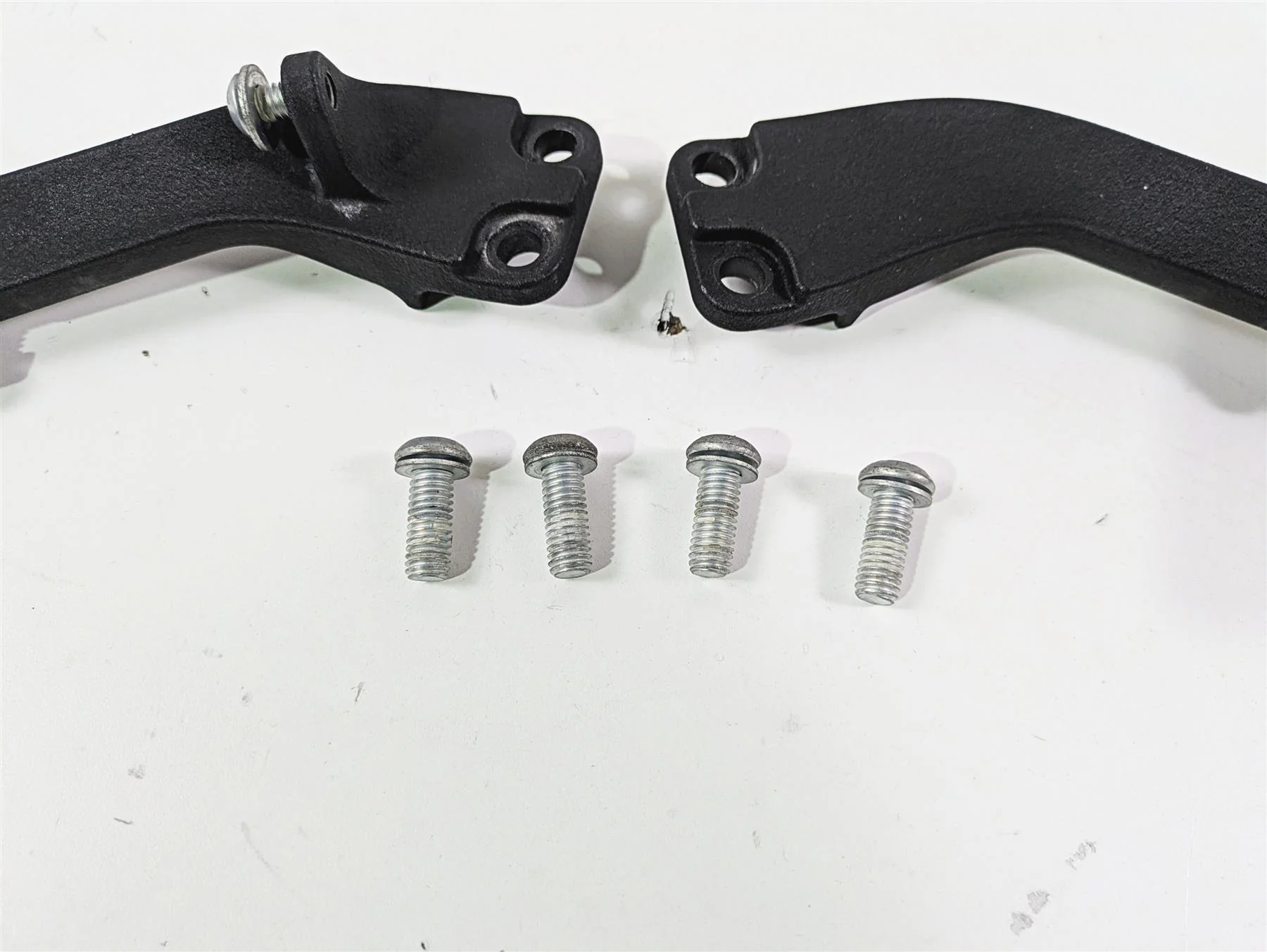 2016 Harley FXDF Dyna Fat Bob Rear Passenger Footpeg Set 49230-06 49224-06A - Image 3