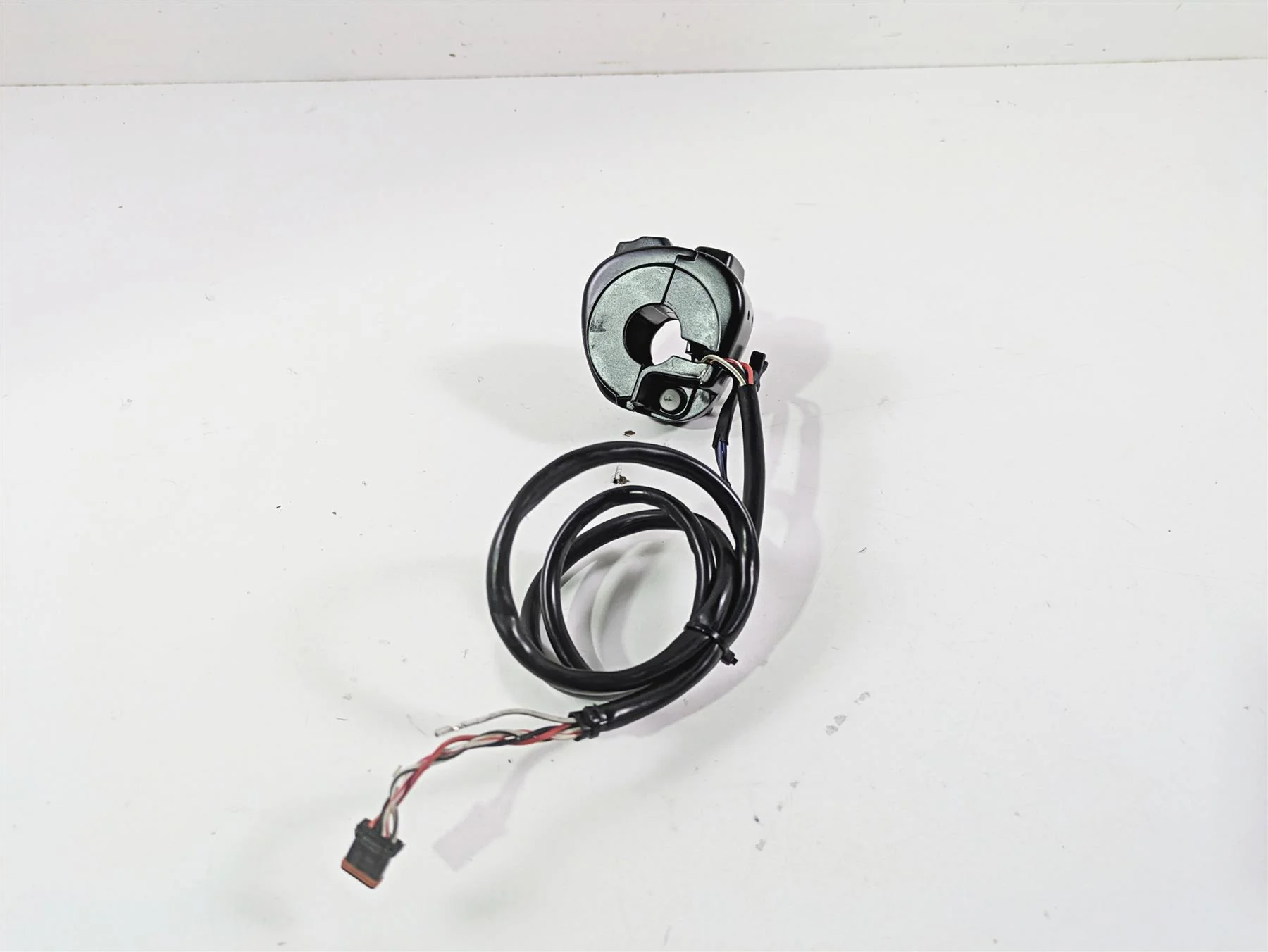 2016 Harley FXDF Dyna Fat Bob Right Start Stop Control Switch - Read 71500360 - Image 4